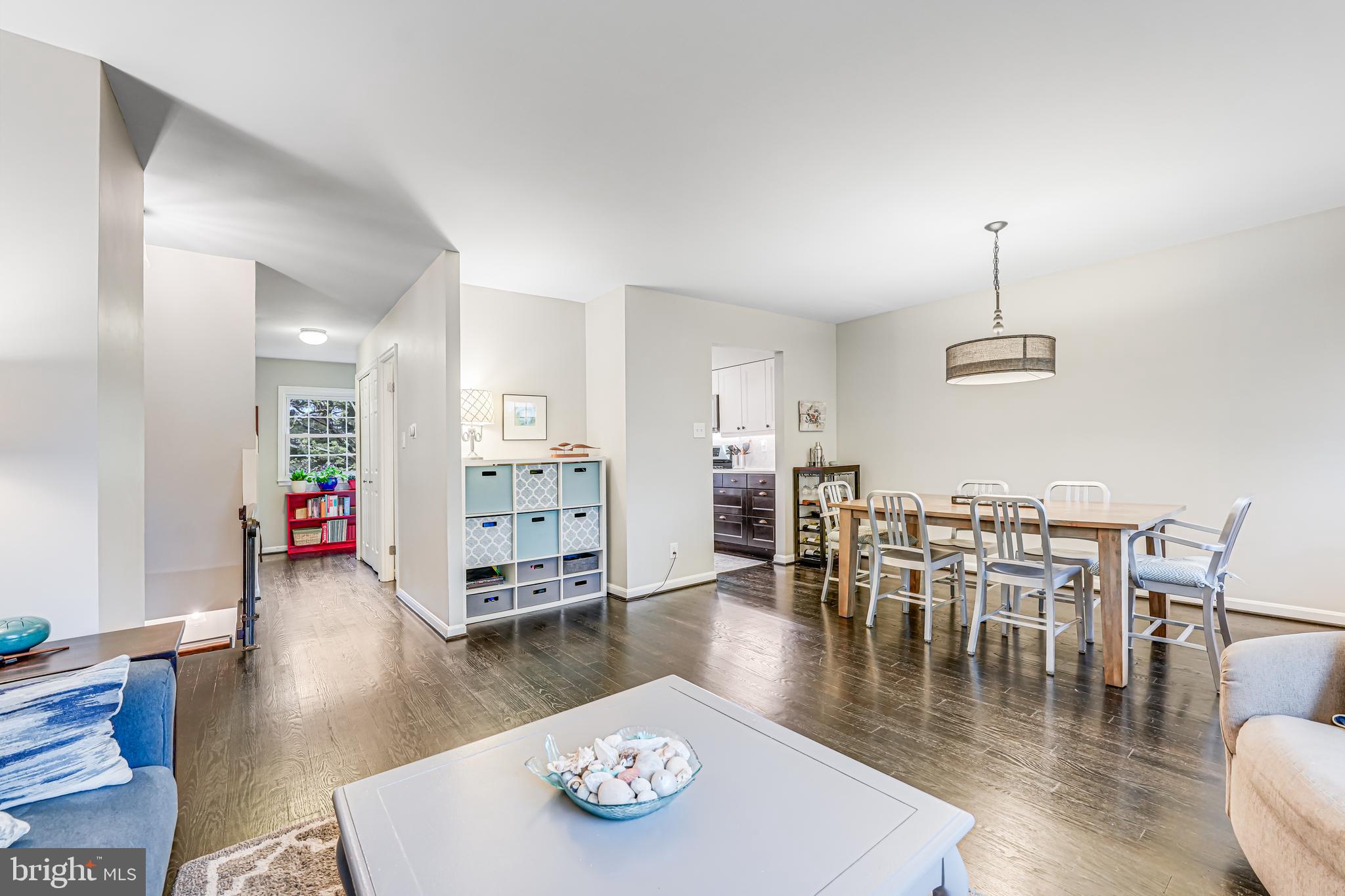 LONDON TOWNE - Residential