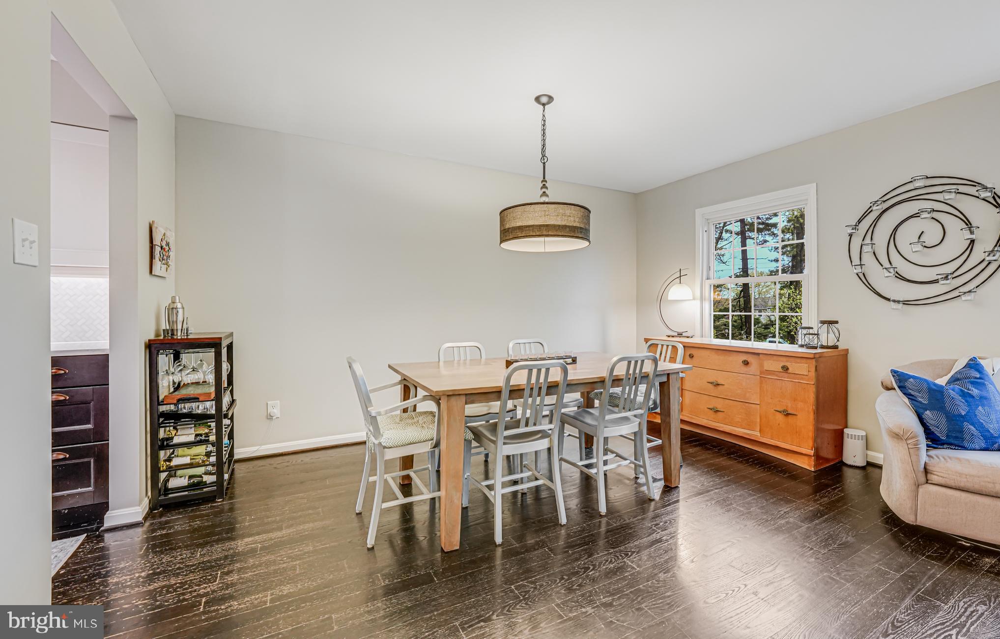 LONDON TOWNE - Residential