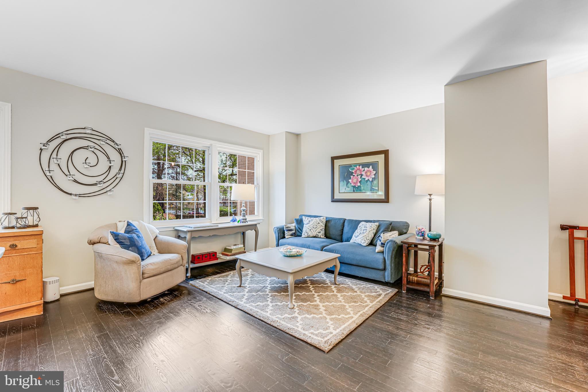 LONDON TOWNE - Residential