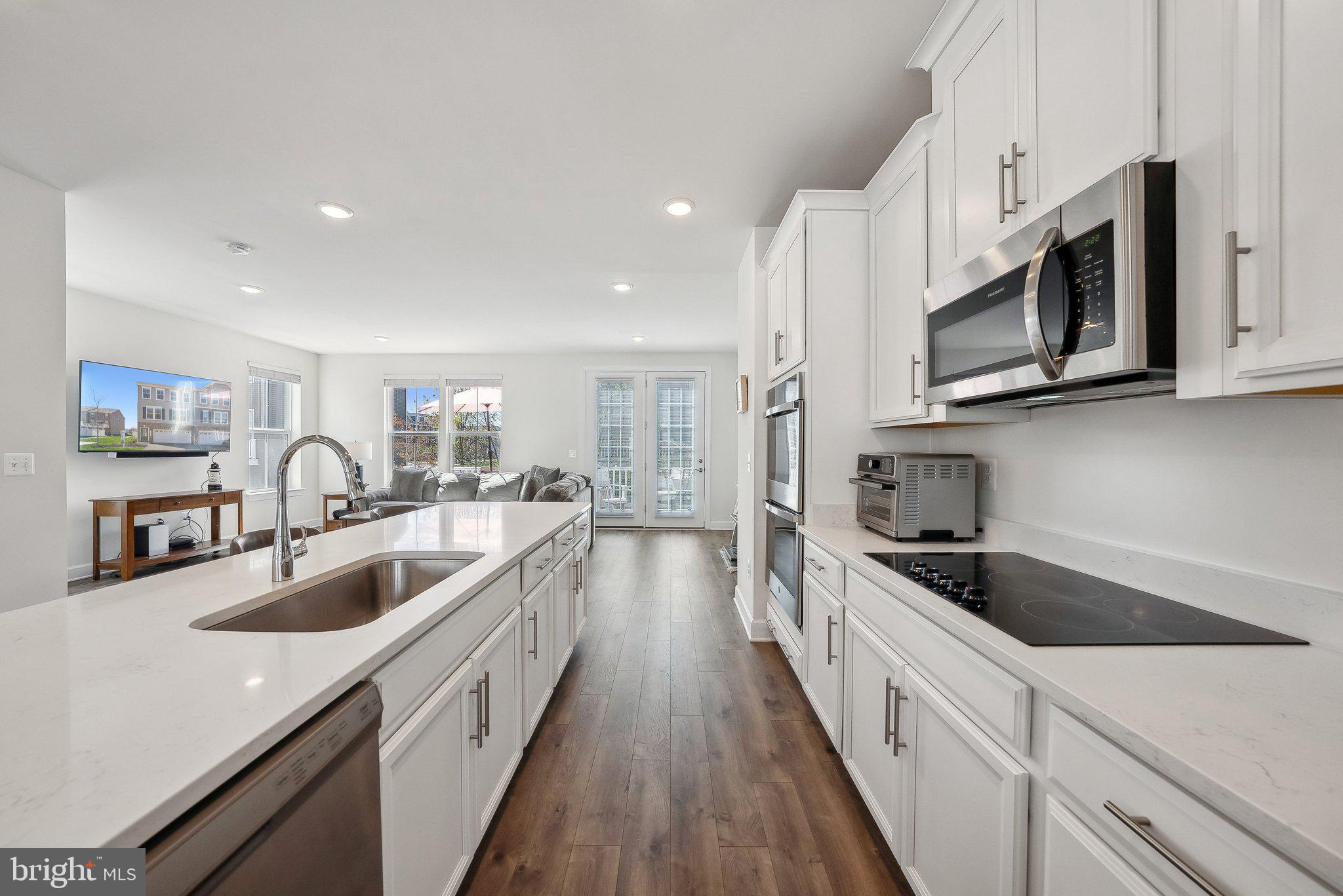 BRADLEY SQUARE - Residential