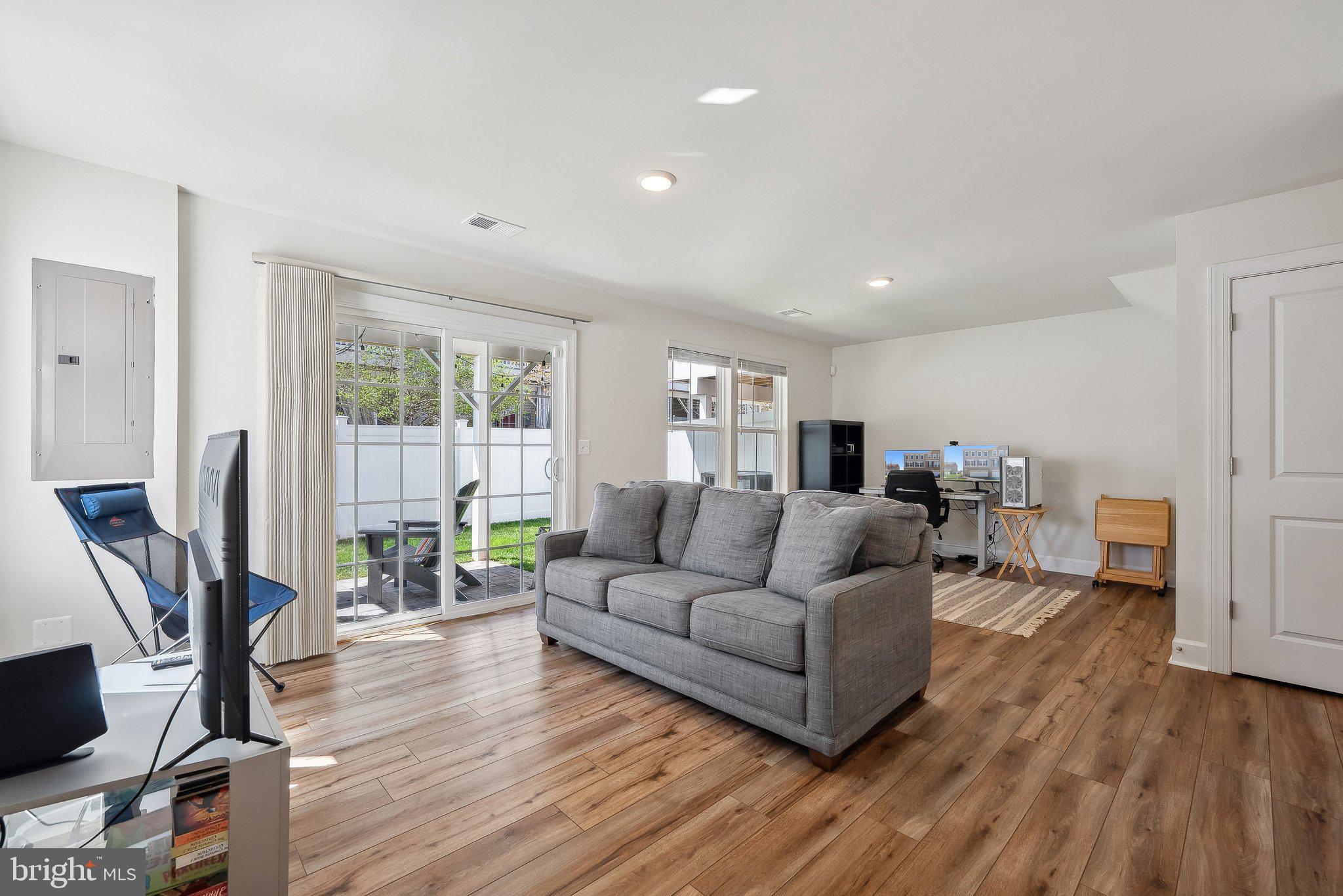 BRADLEY SQUARE - Residential