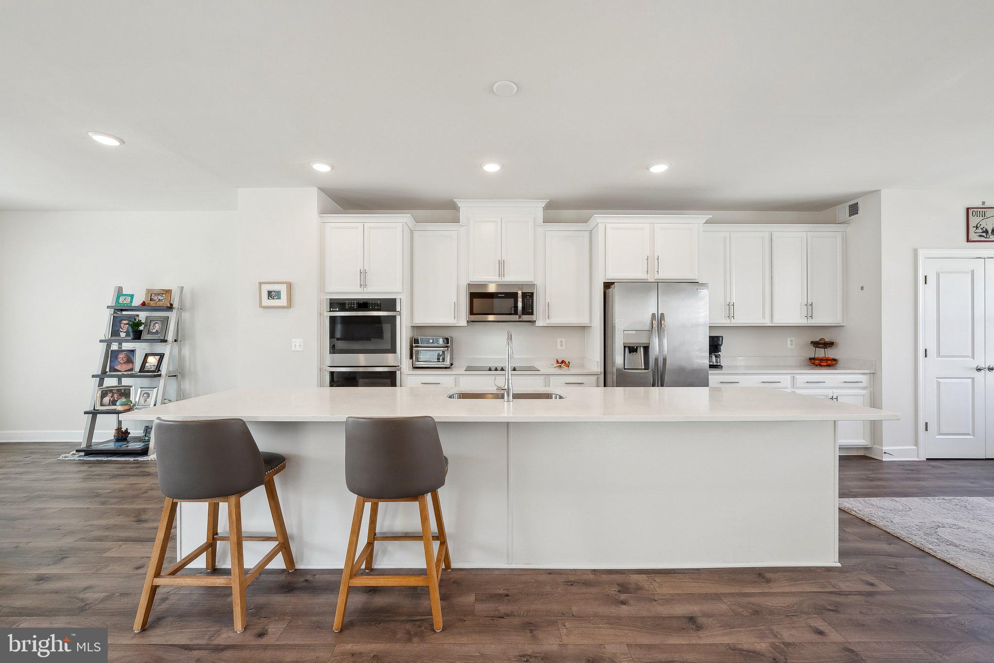 BRADLEY SQUARE - Residential