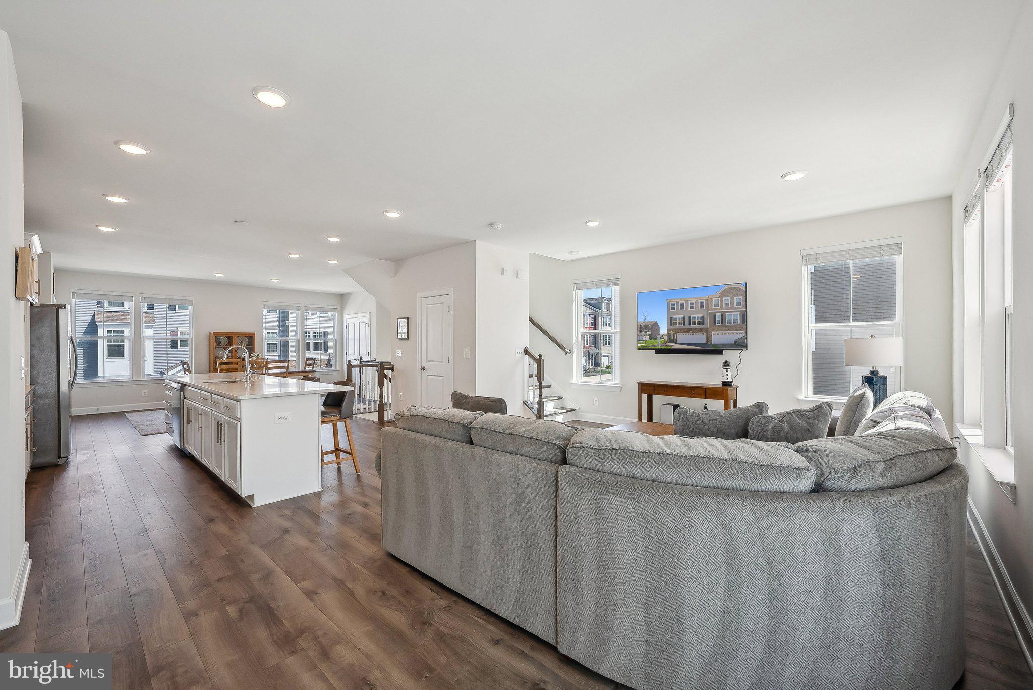 BRADLEY SQUARE - Residential