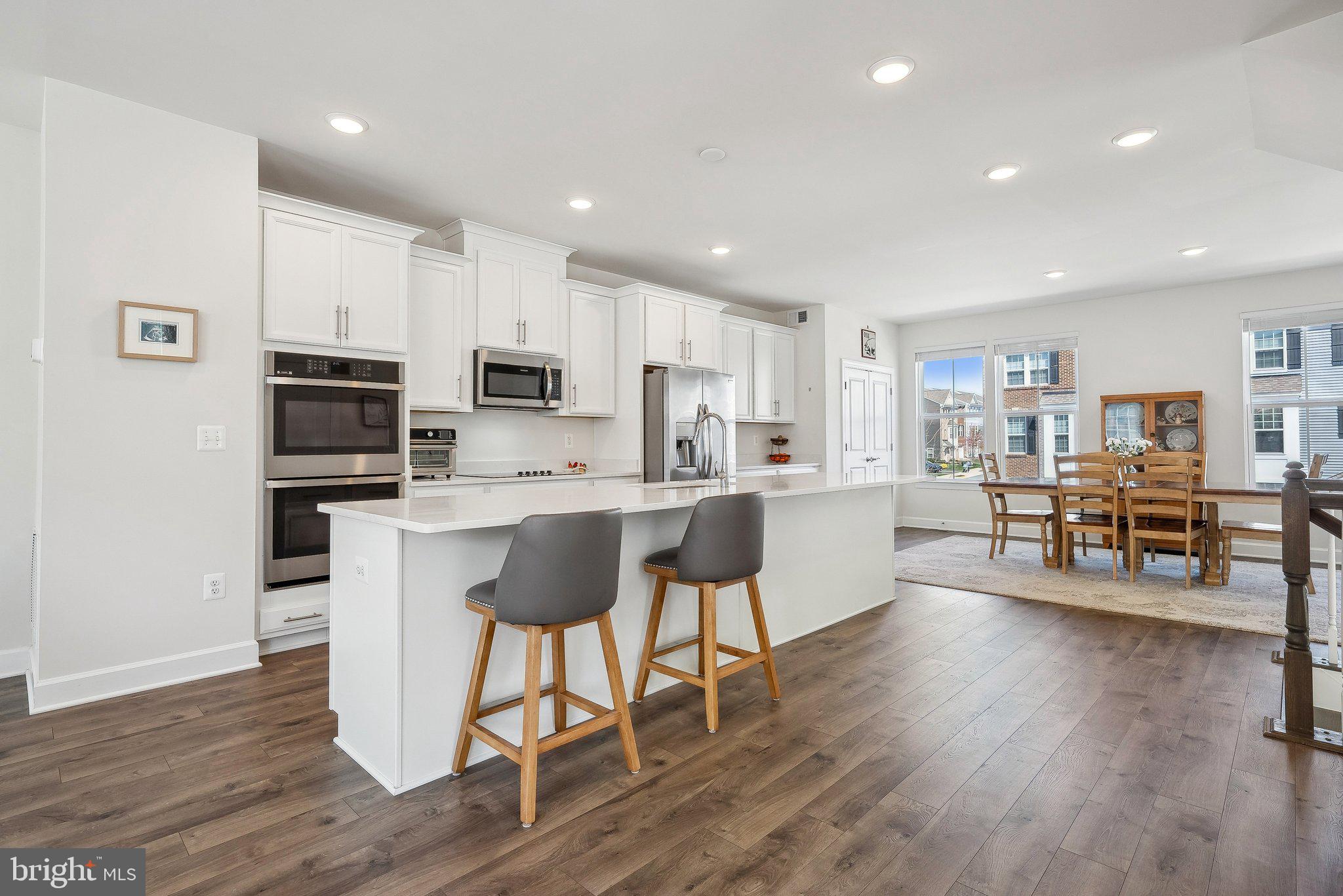 BRADLEY SQUARE - Residential