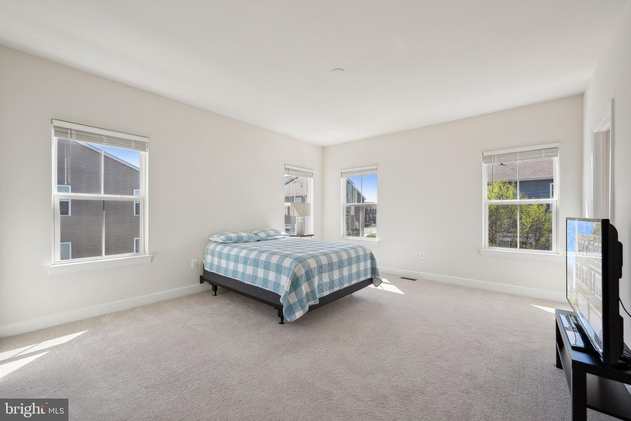 BRADLEY SQUARE - Residential