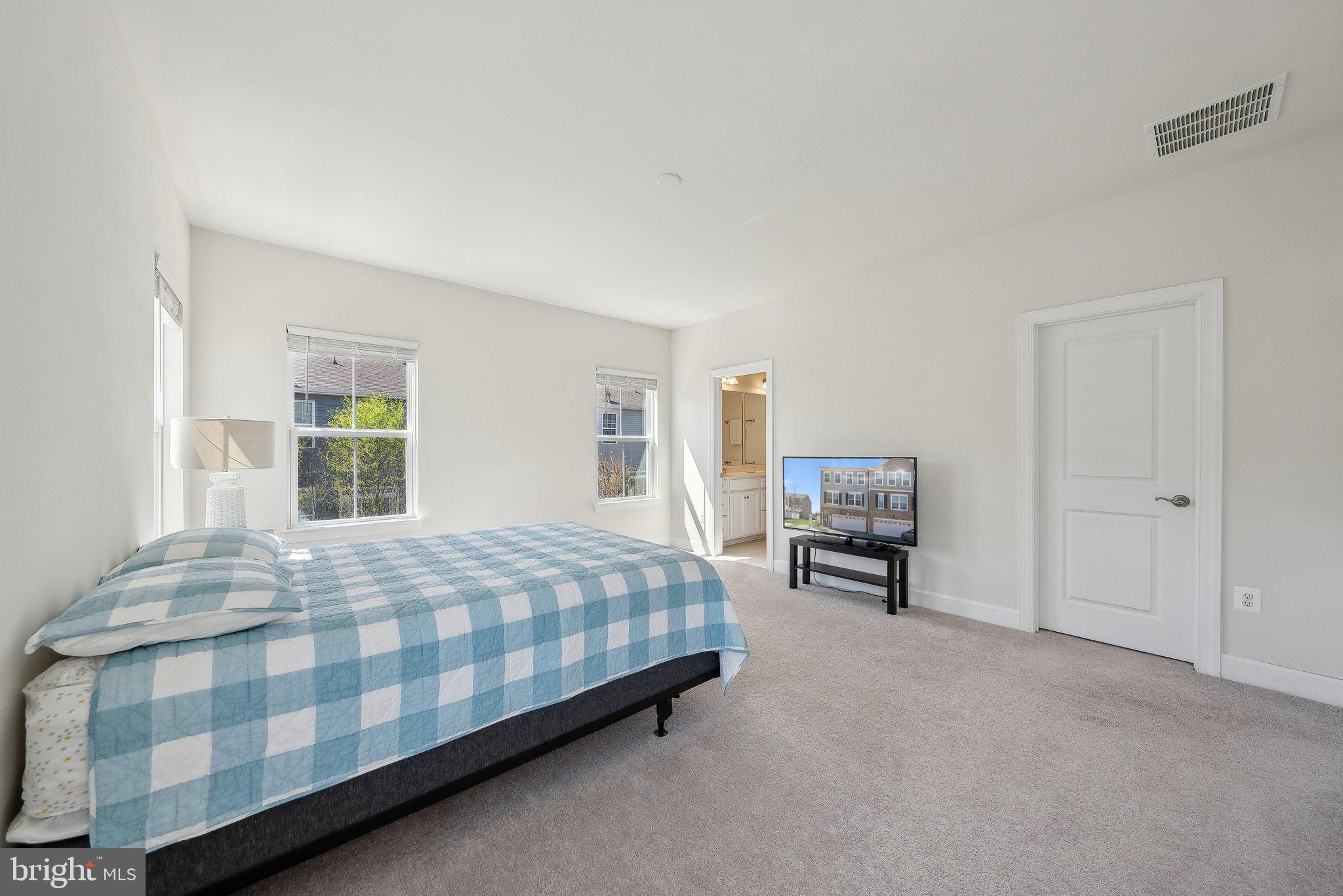 BRADLEY SQUARE - Residential