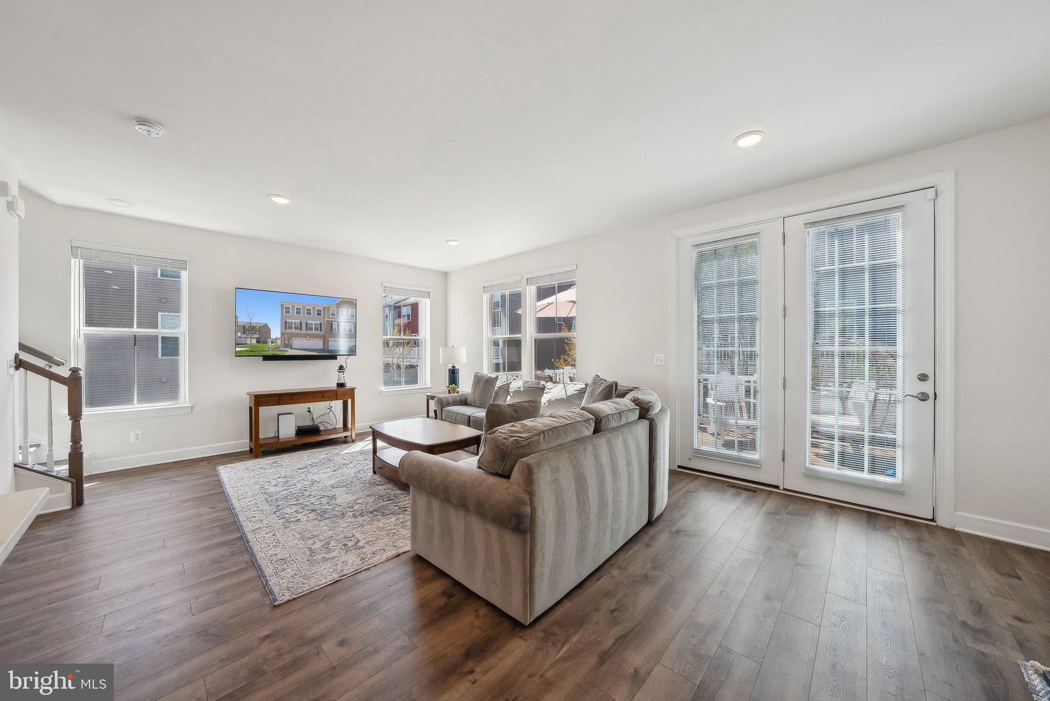 BRADLEY SQUARE - Residential