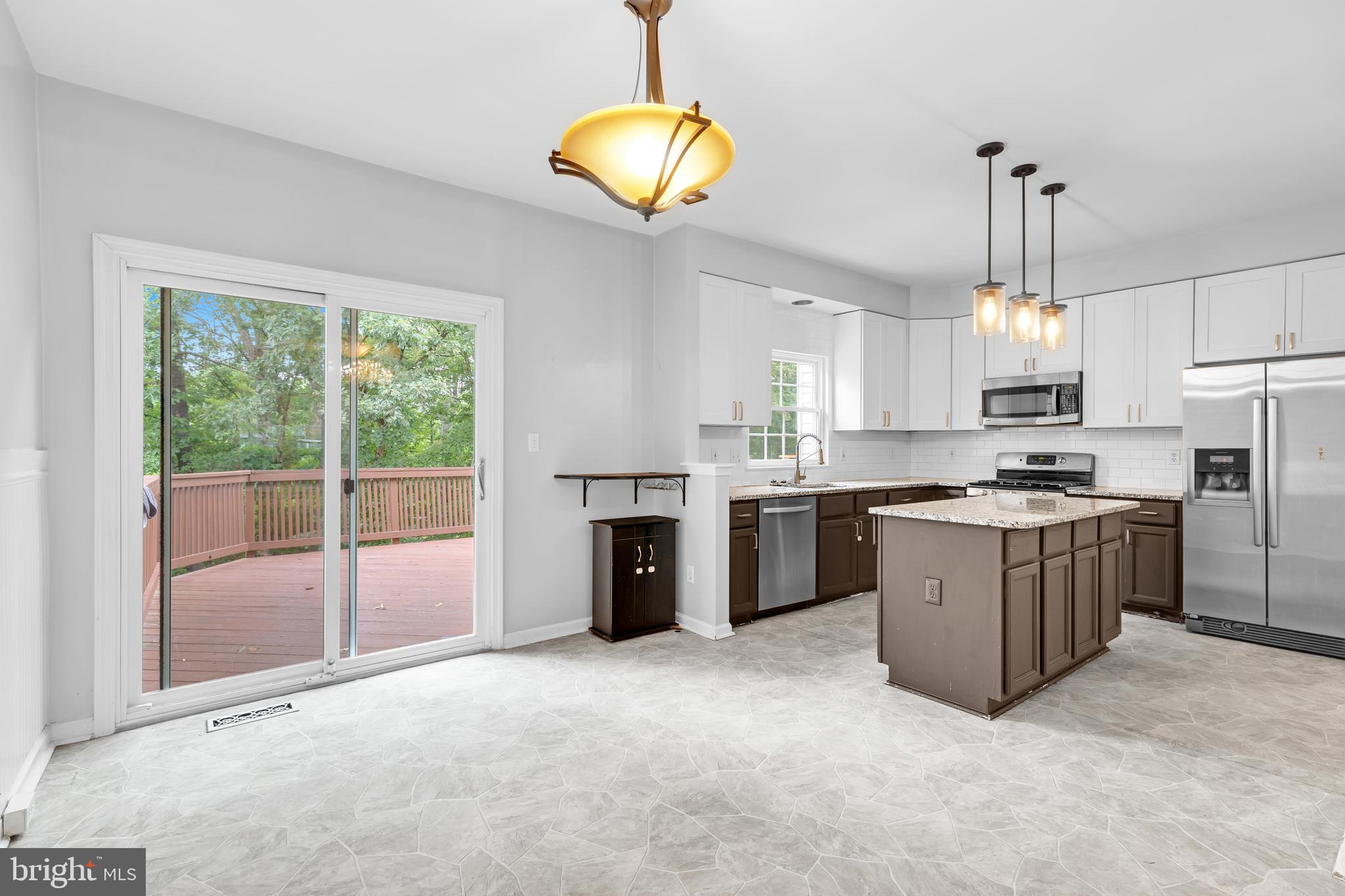 6880 RIDGE WATER COURT