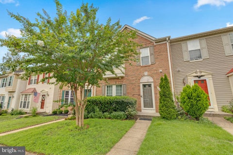 Townhouse For Rent - 6880 Ridge Water Court<br/> CENTREVILLE, VA 20121