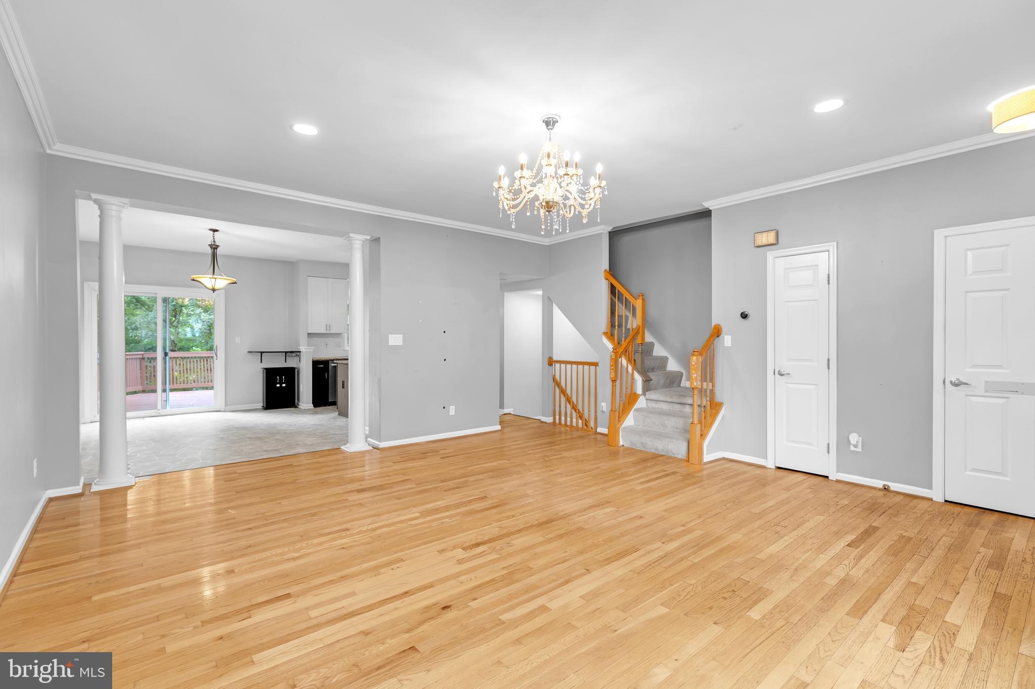 6880 RIDGE WATER COURT