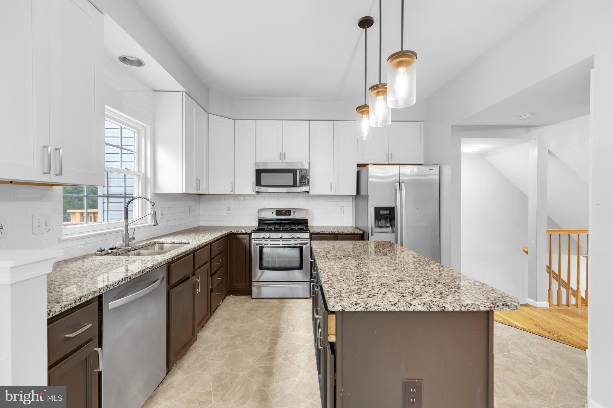 6880 RIDGE WATER COURT