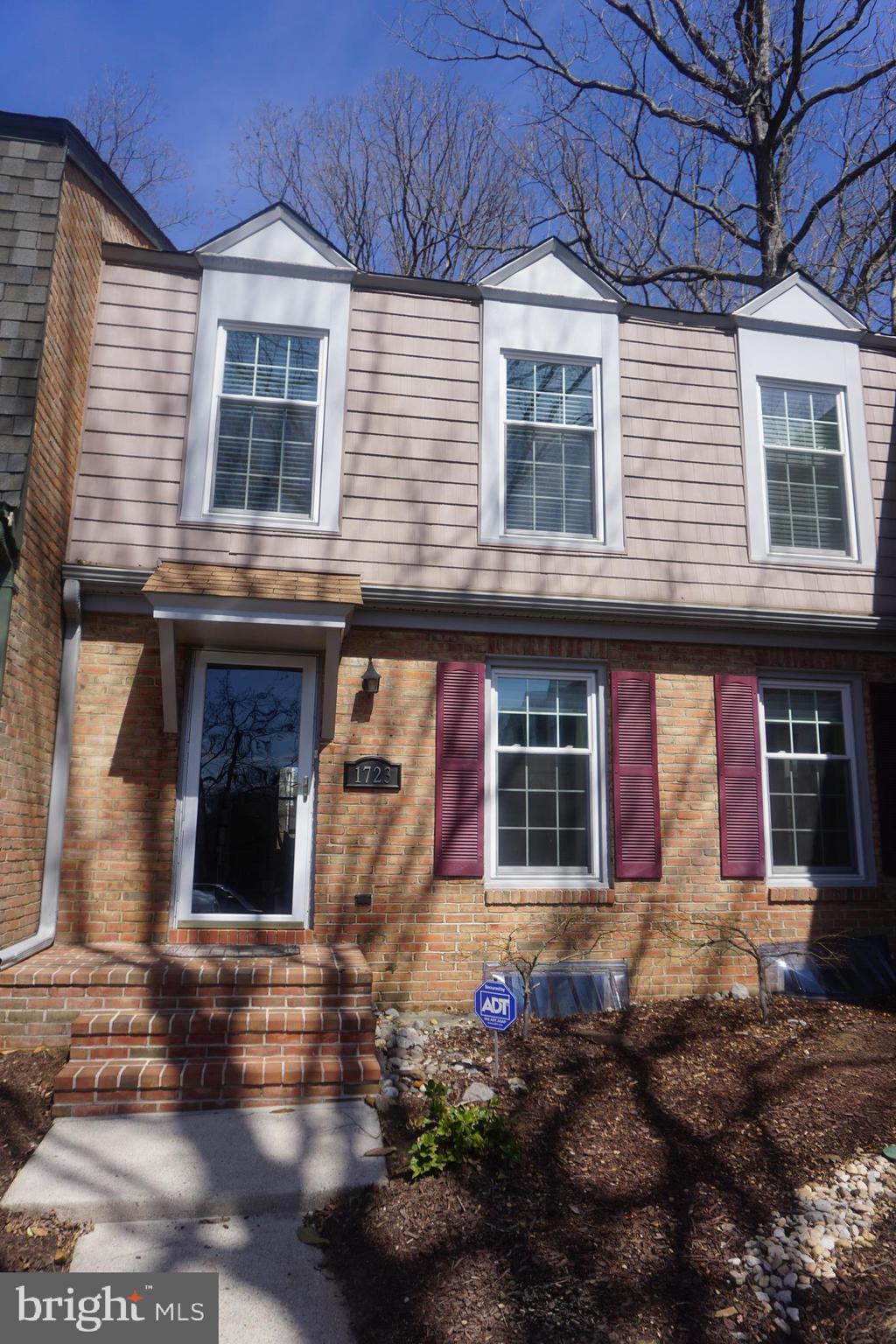 GEORGETOWN HOUSES - Residential