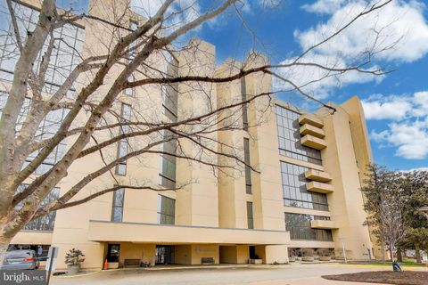 1101 S ARLINGTON RIDGE ROAD 305 ARLINGTON VA 22202