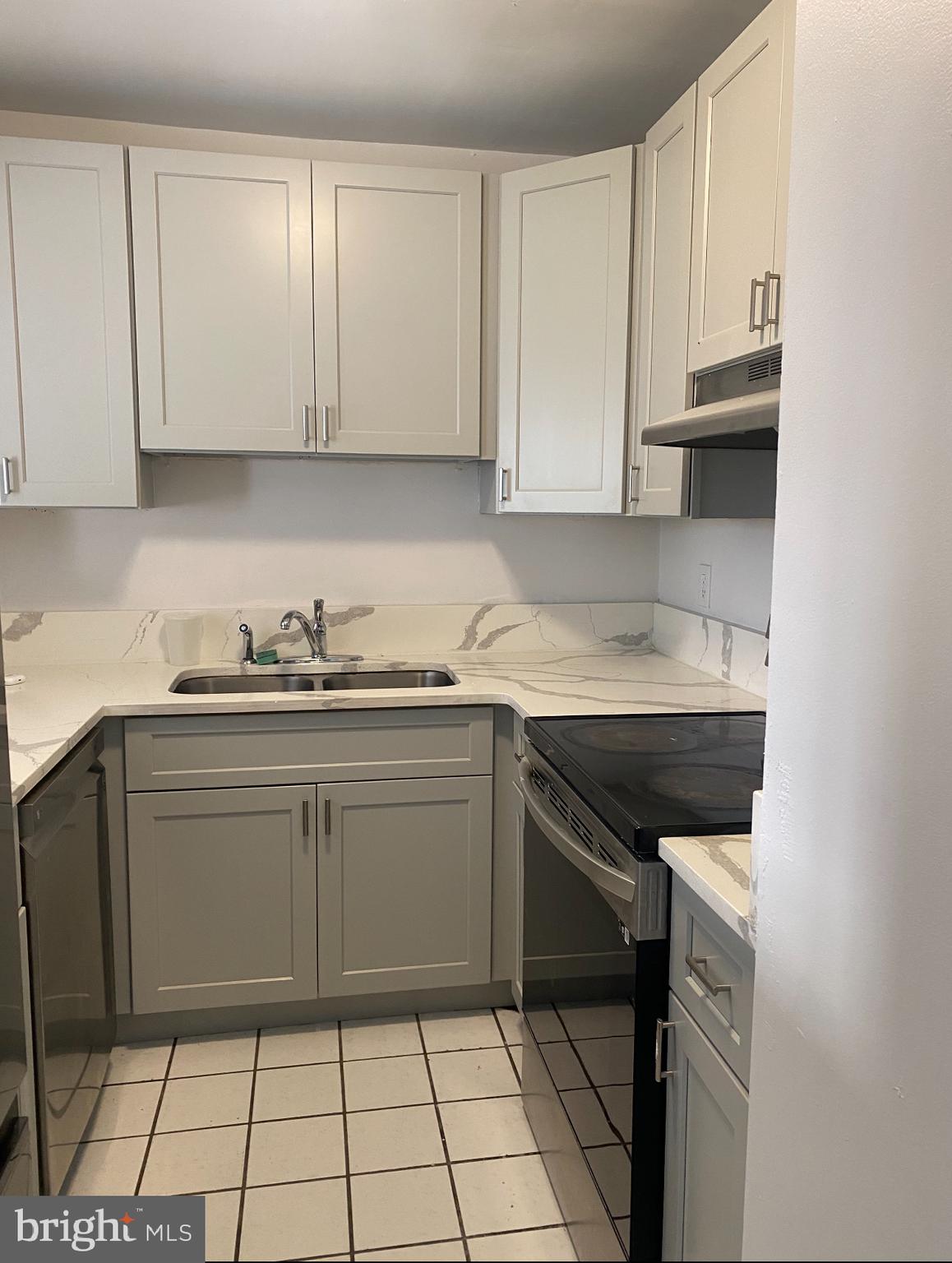 POHICK SQUARE - Residential Lease