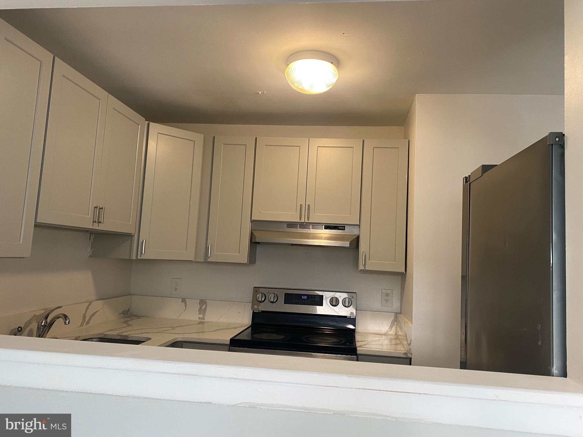 POHICK SQUARE - Residential Lease