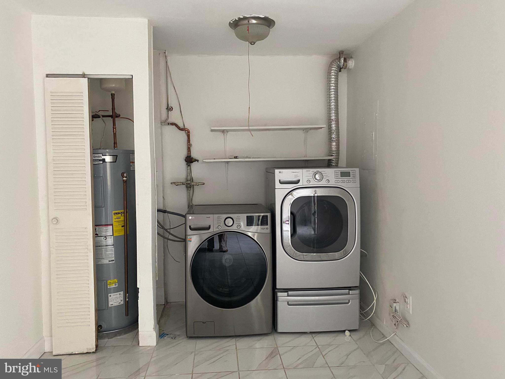 POHICK SQUARE - Residential Lease