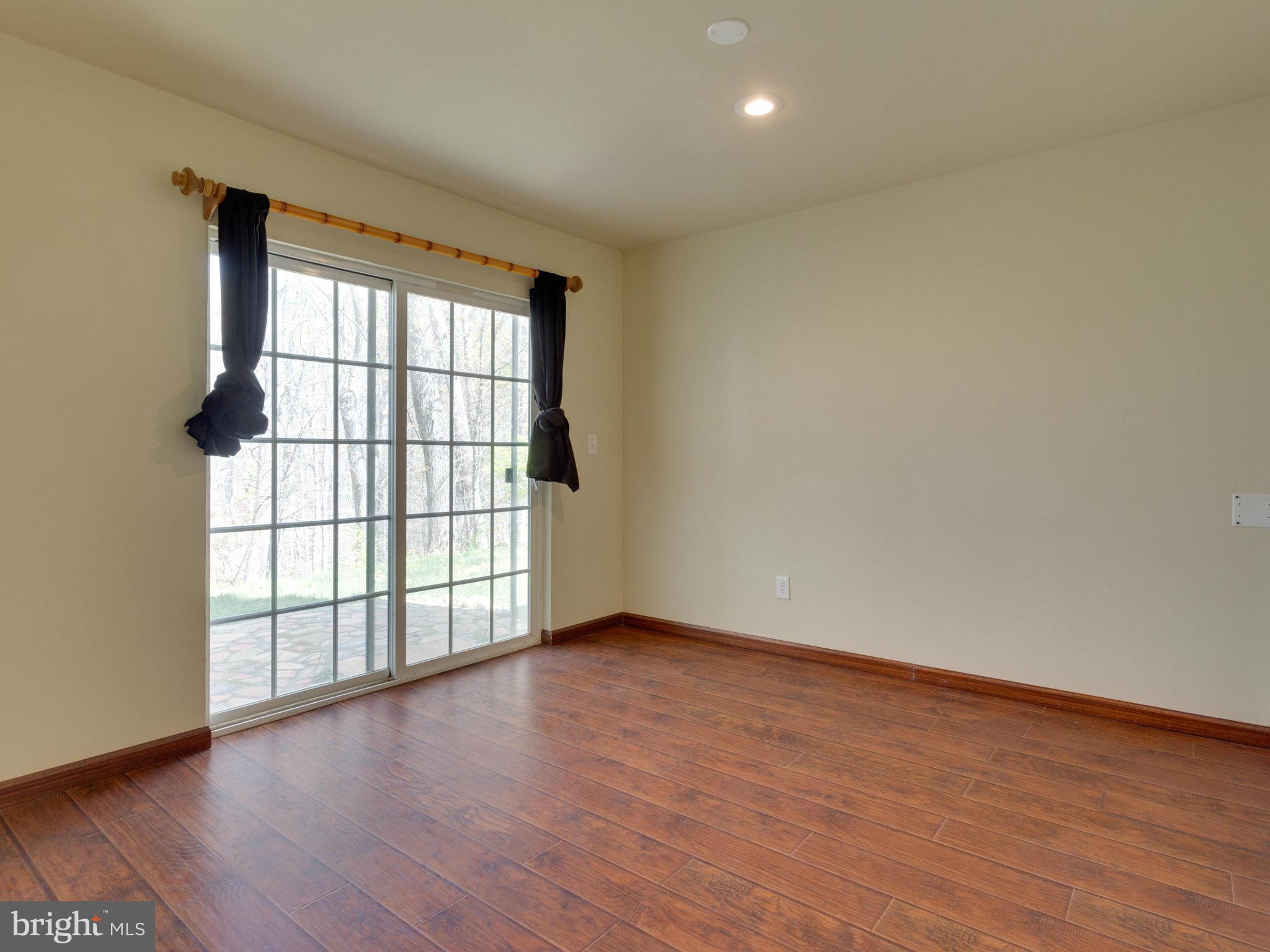 JAMESTOWN ESTATES - Residential