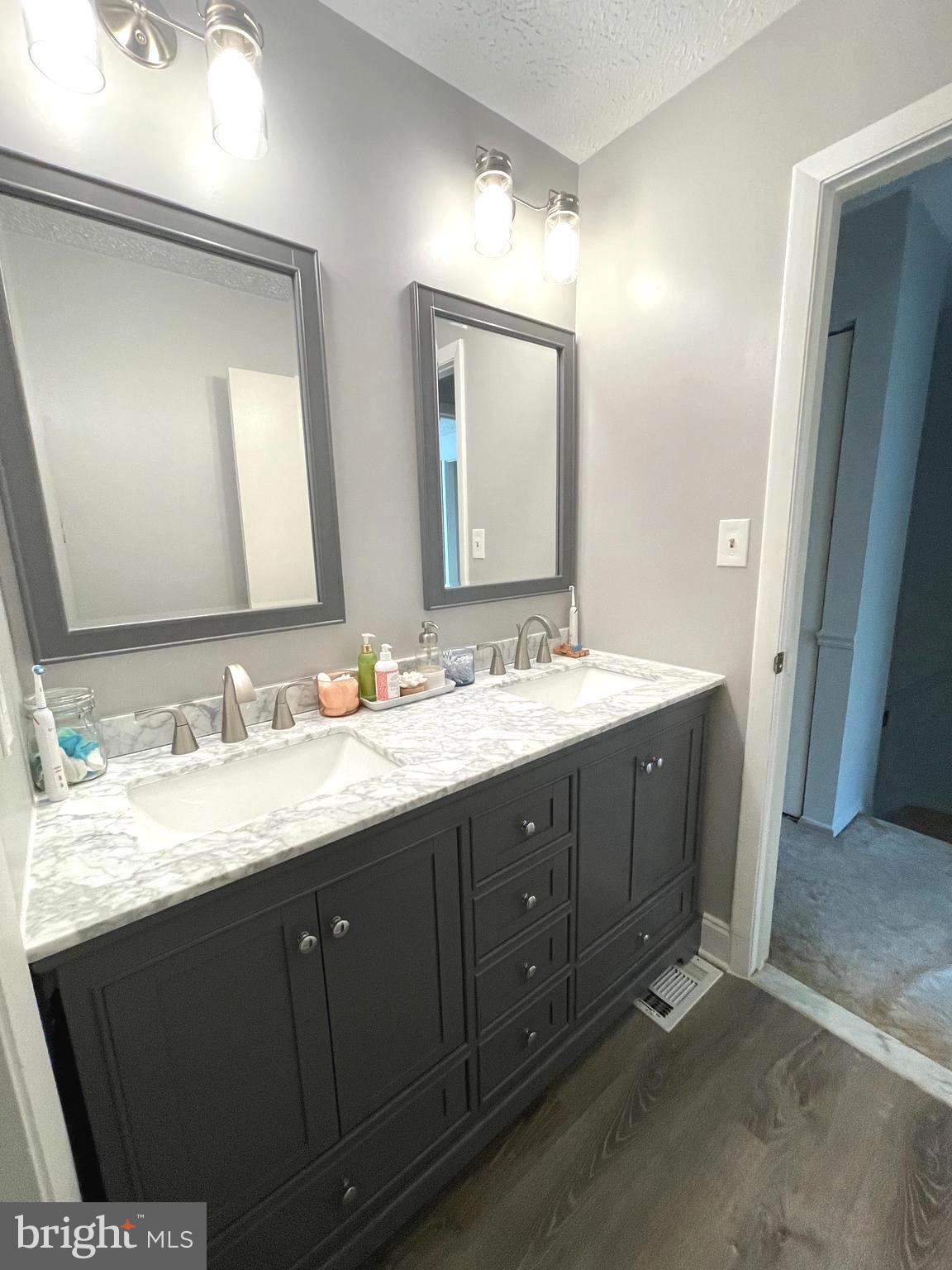 OAKHURST - Residential