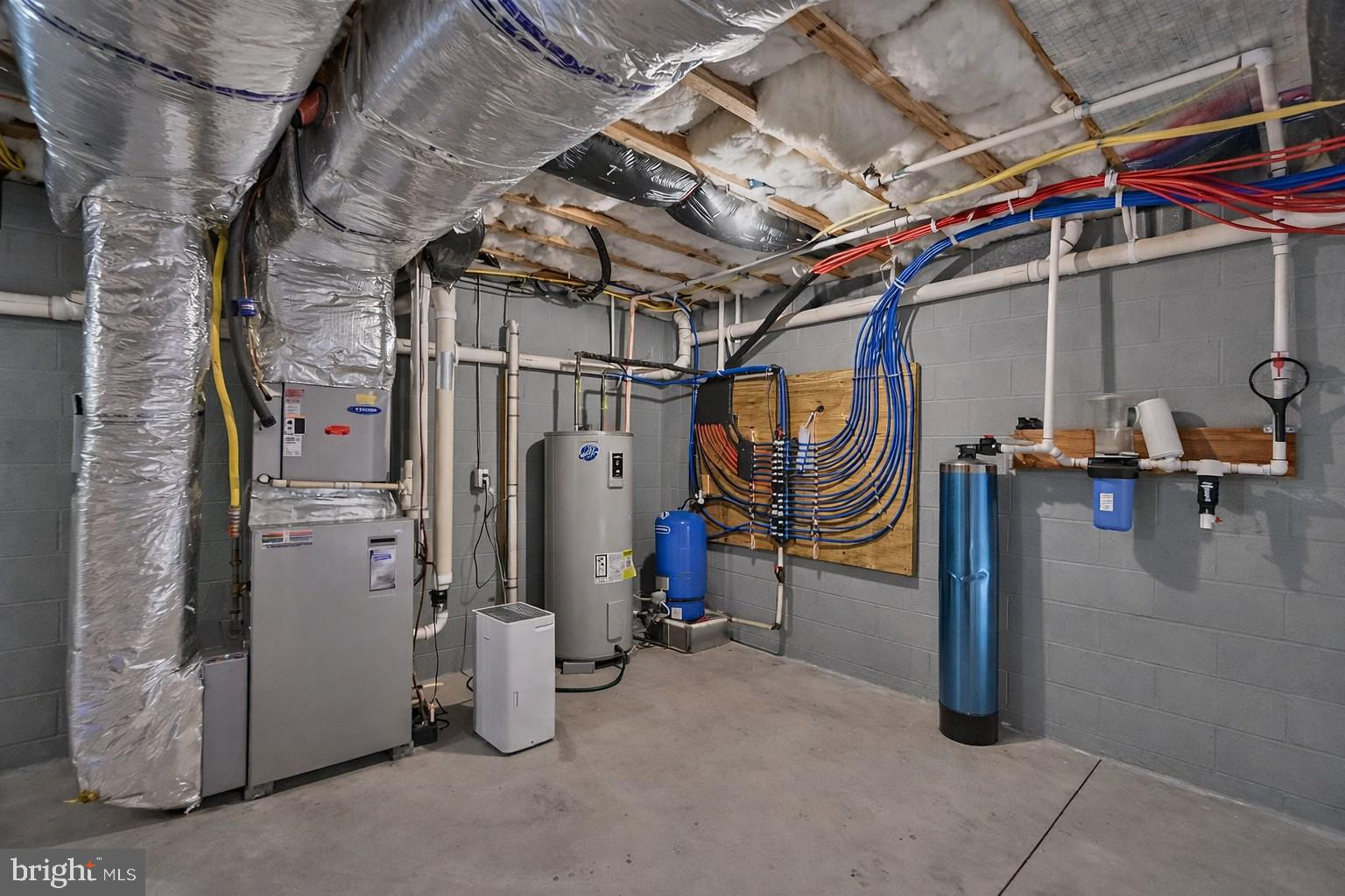 TWIN LAKE ESTATES - Residential