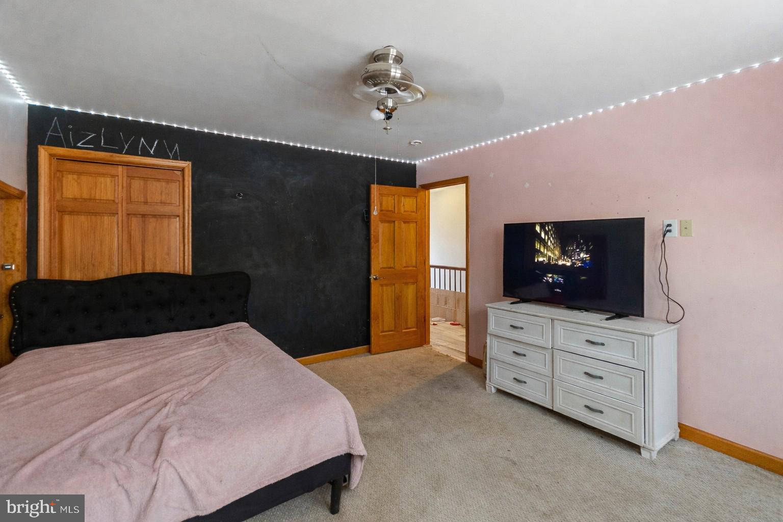 TWIN LAKE ESTATES - Residential