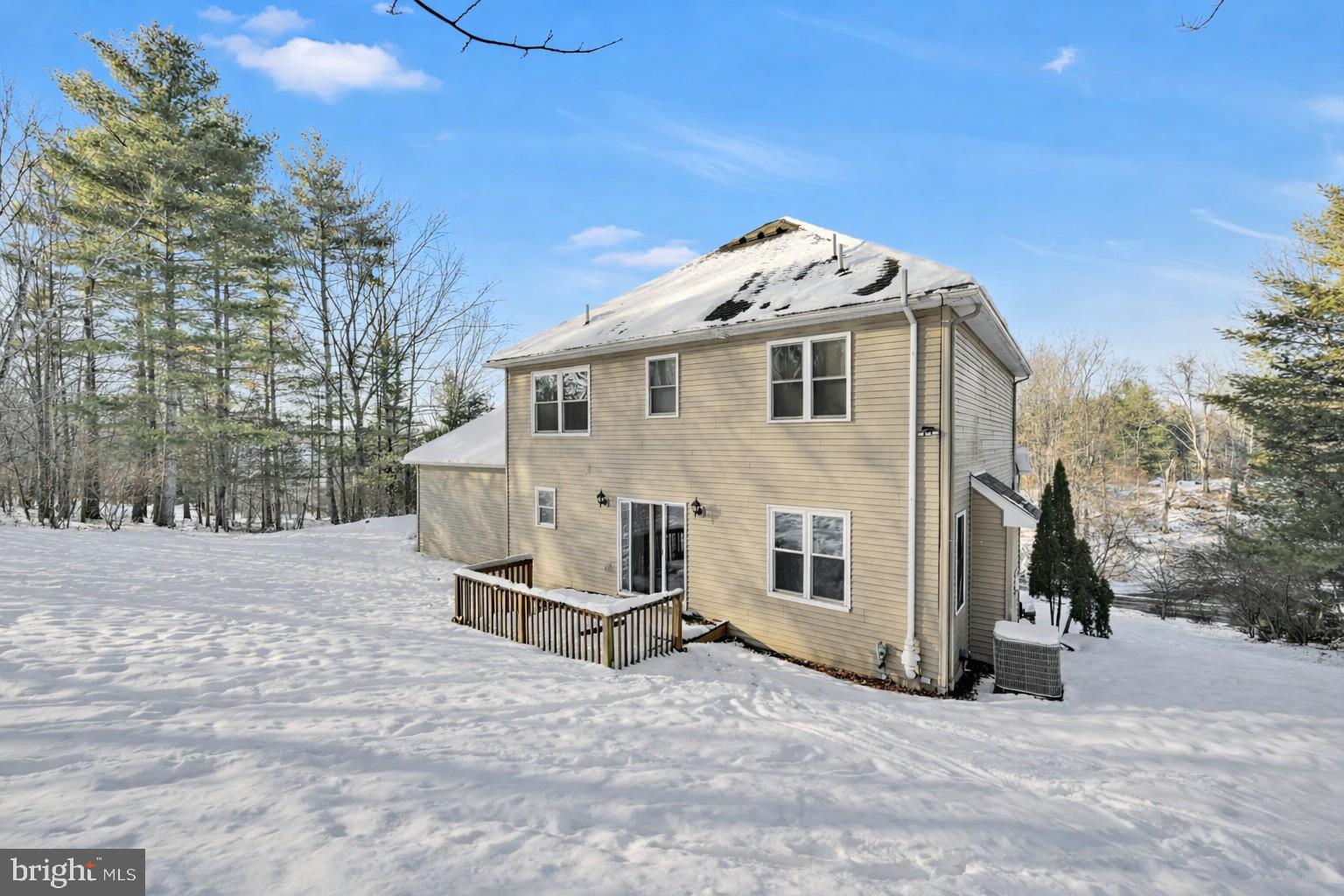 TWIN LAKE ESTATES - Residential