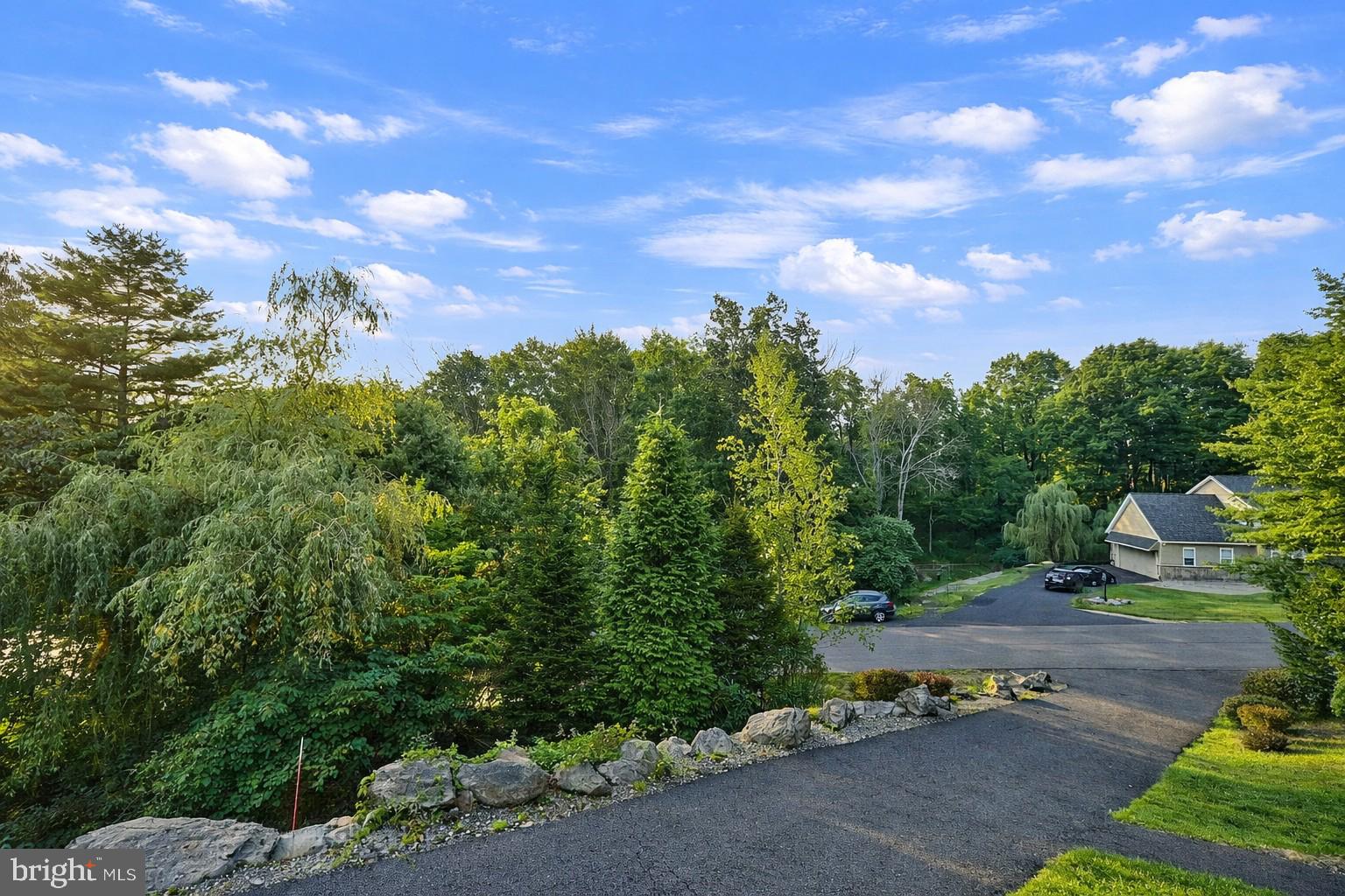 TWIN LAKE ESTATES - Residential