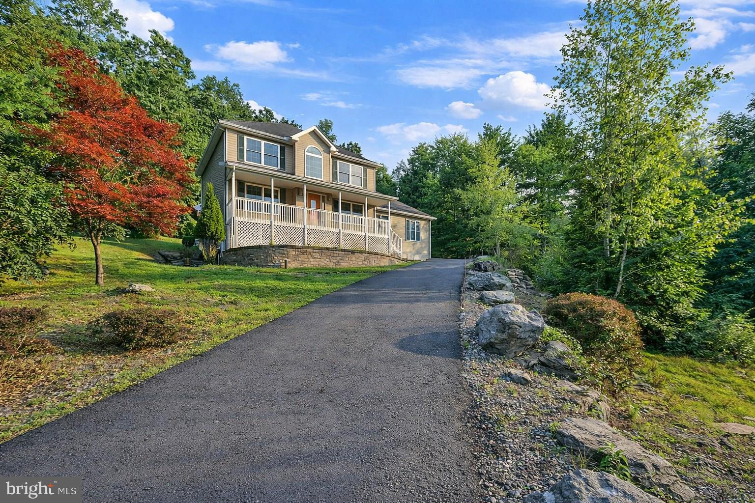 TWIN LAKE ESTATES - Residential