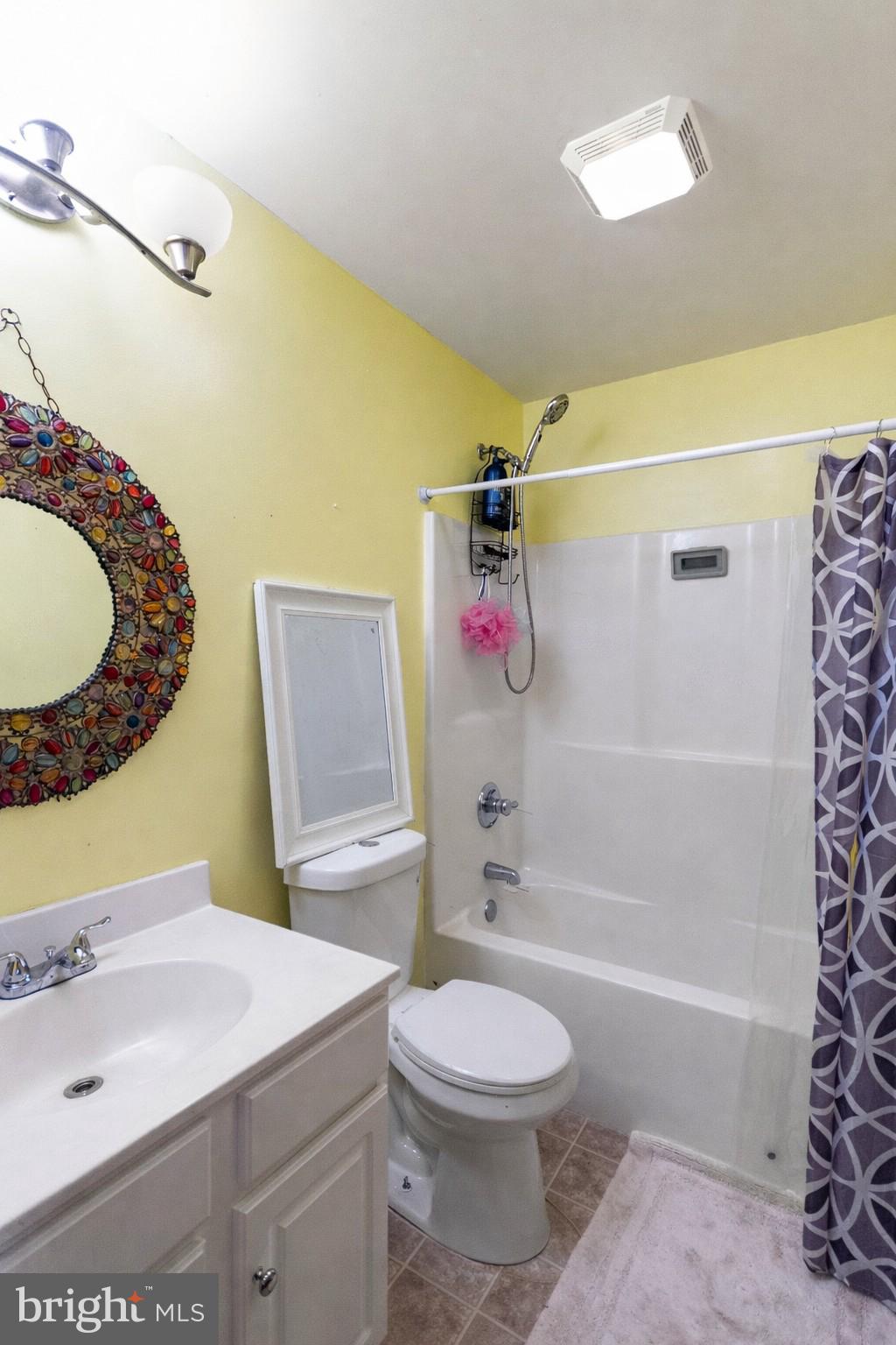 TWIN LAKE ESTATES - Residential