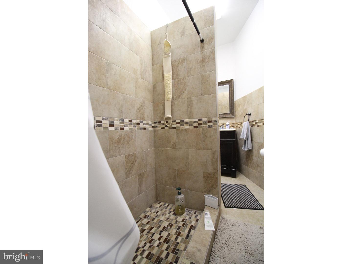 UNIVERSITY CITY - Residential Lease