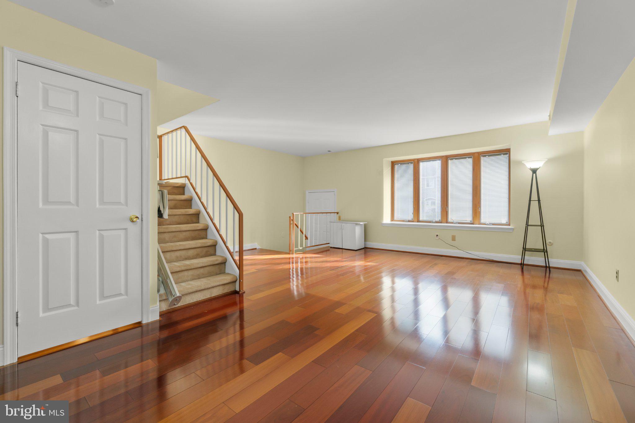 1023 OLDHAM COURT