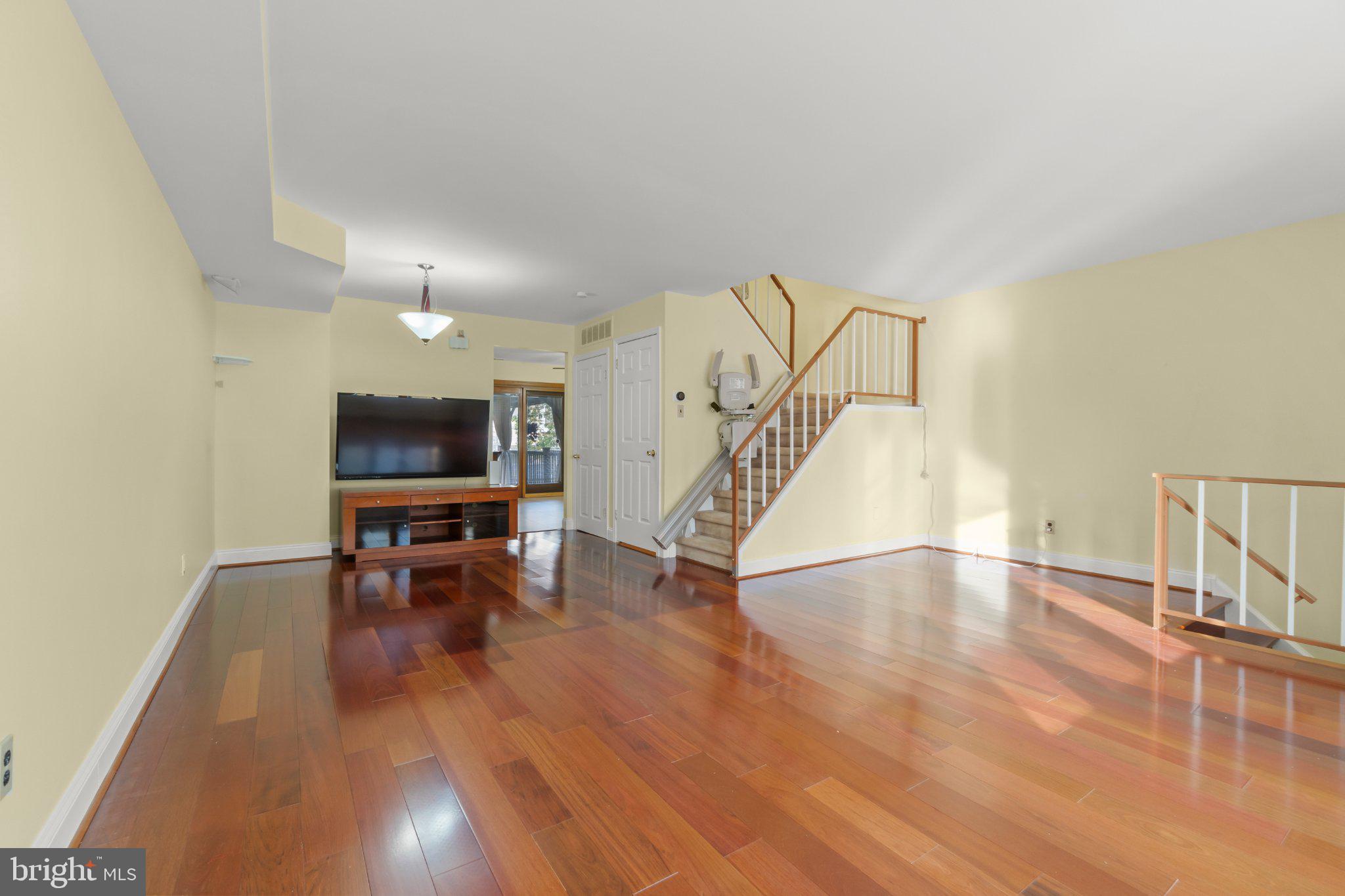 1023 OLDHAM COURT