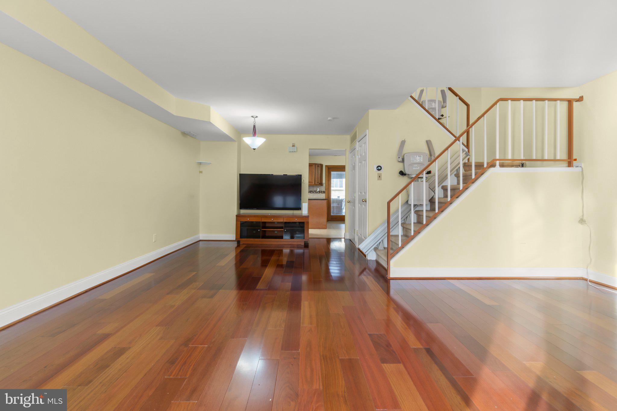 1023 OLDHAM COURT