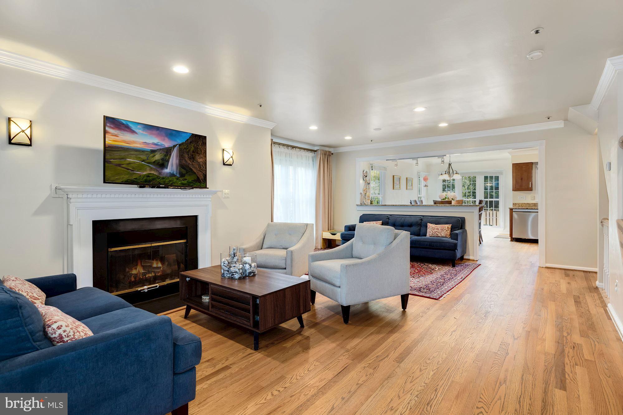 HOLLY POINTE - Residential