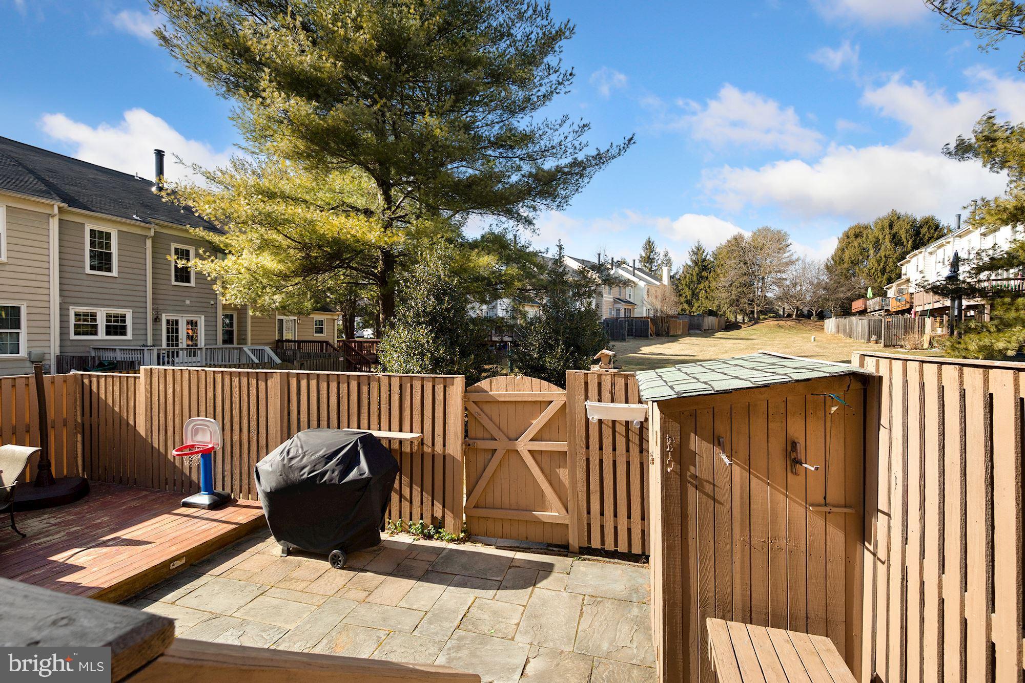 HOLLY POINTE - Residential