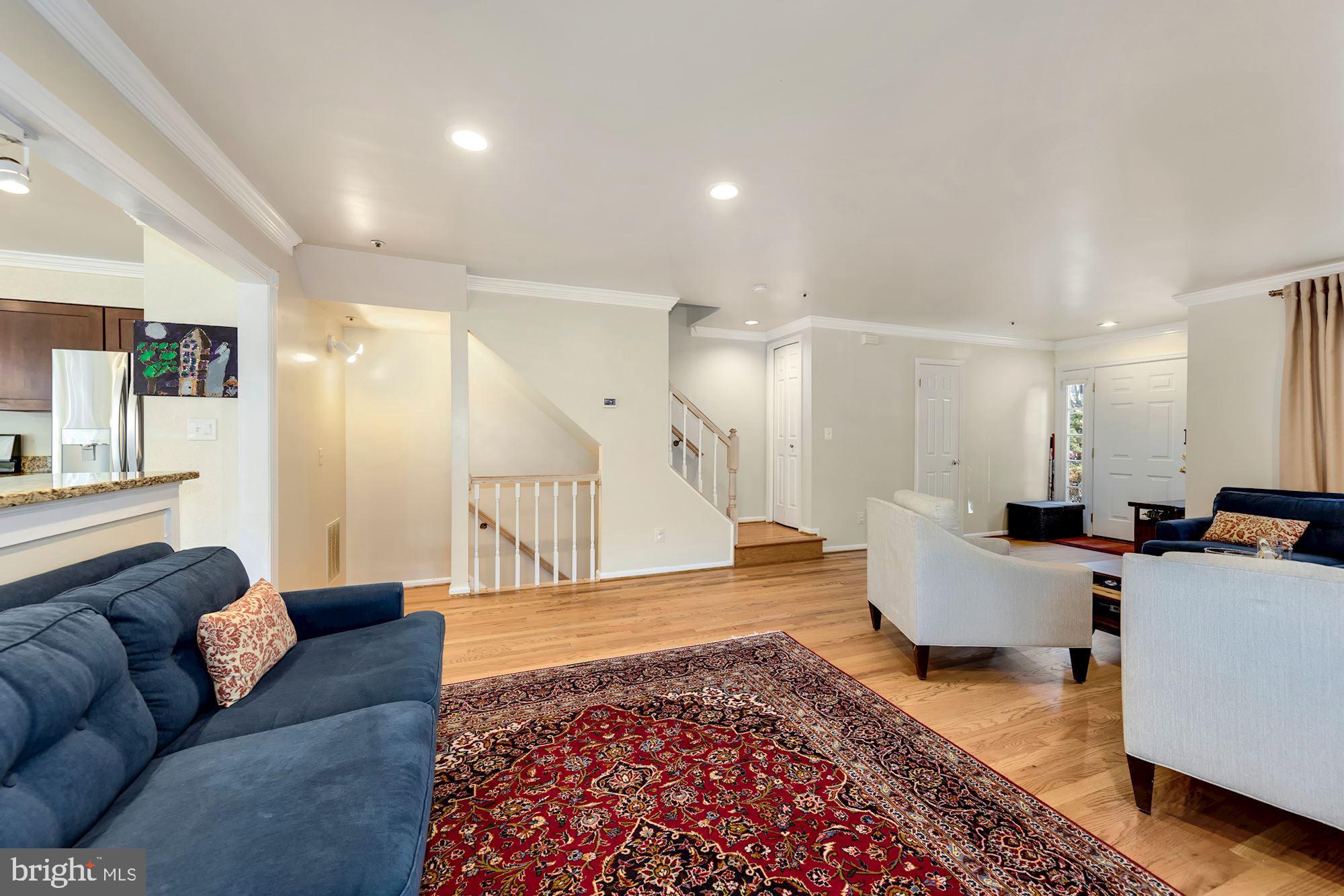 HOLLY POINTE - Residential