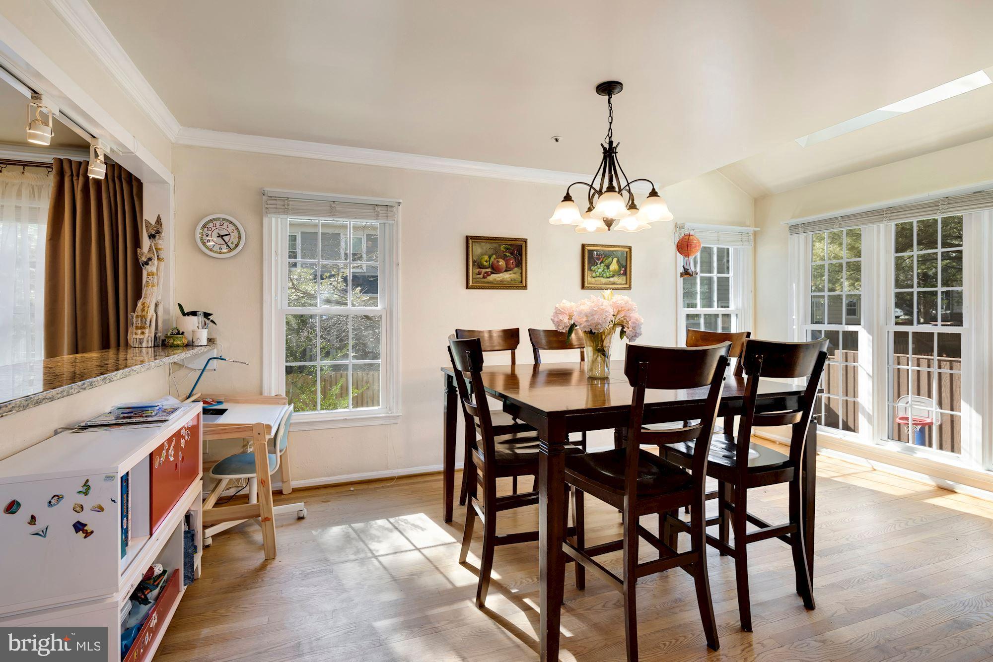 HOLLY POINTE - Residential