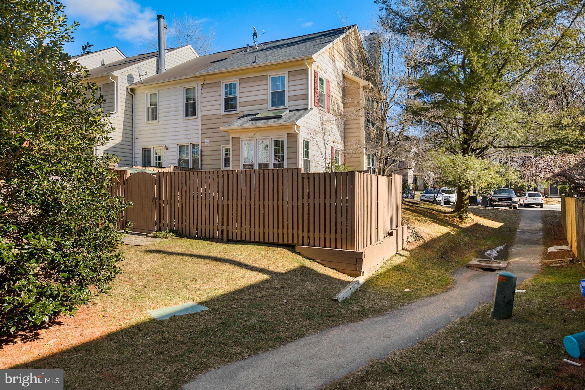 HOLLY POINTE - Residential