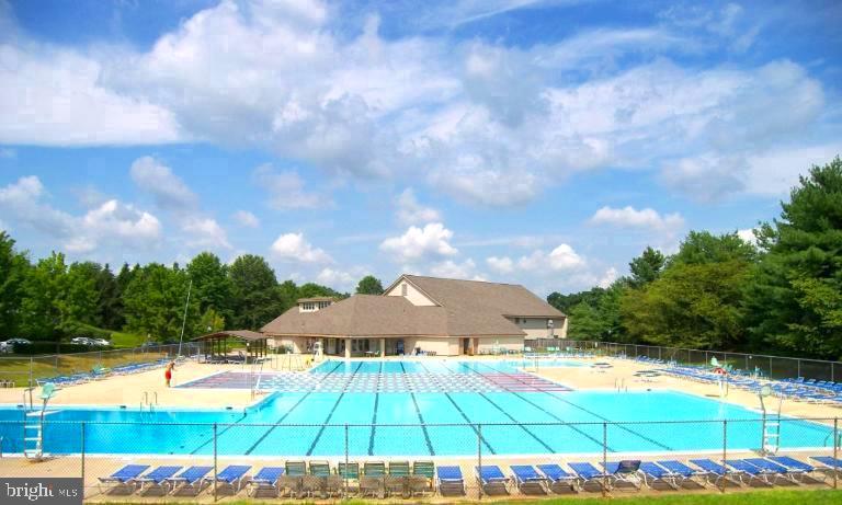 HOLLY POINTE - Residential