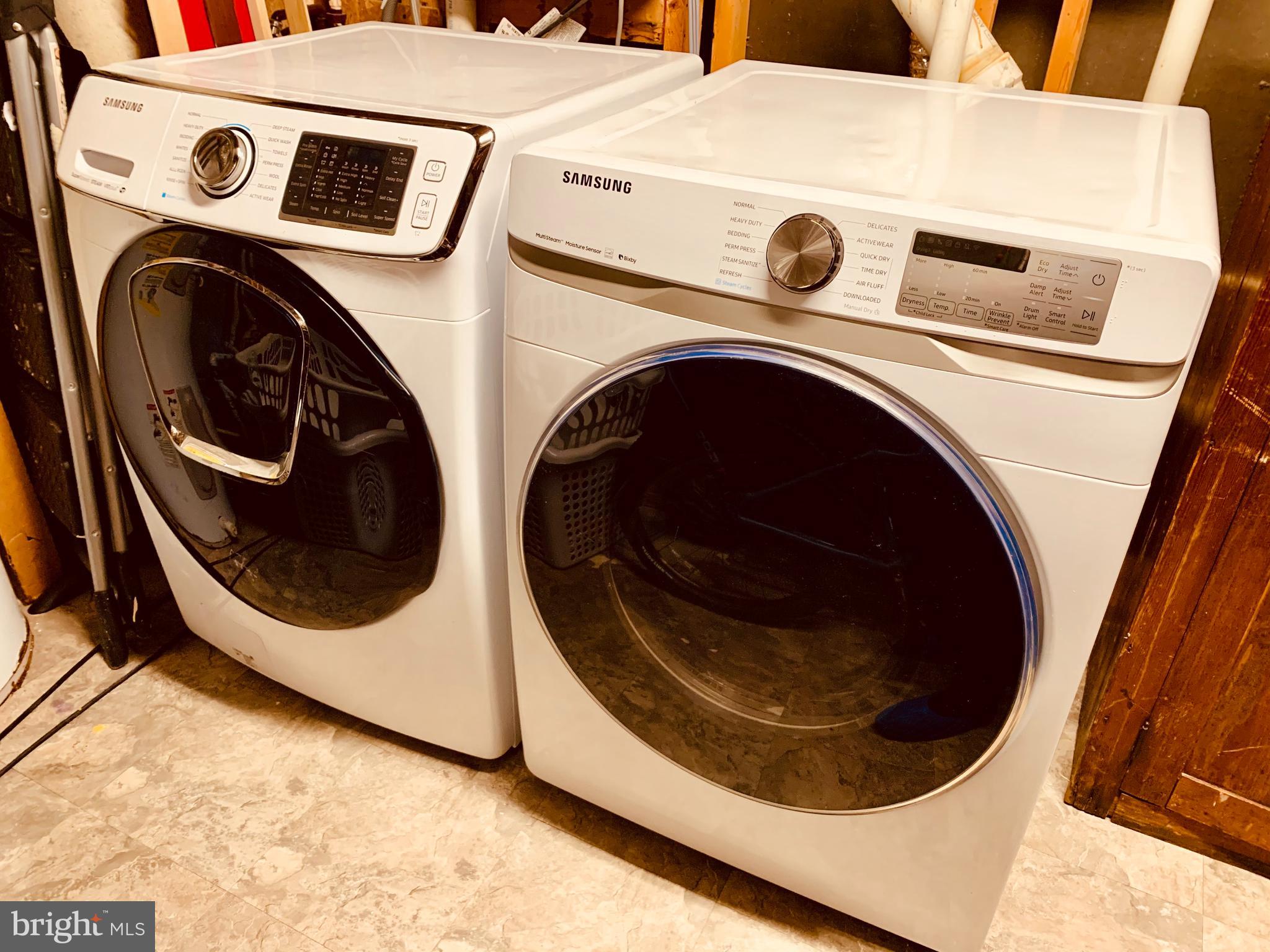 HOLLY POINTE - Residential