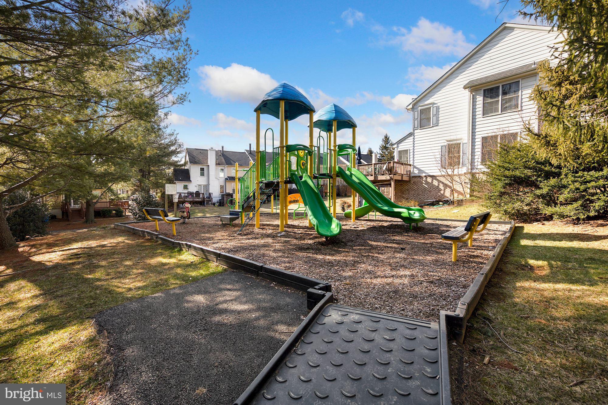 HOLLY POINTE - Residential