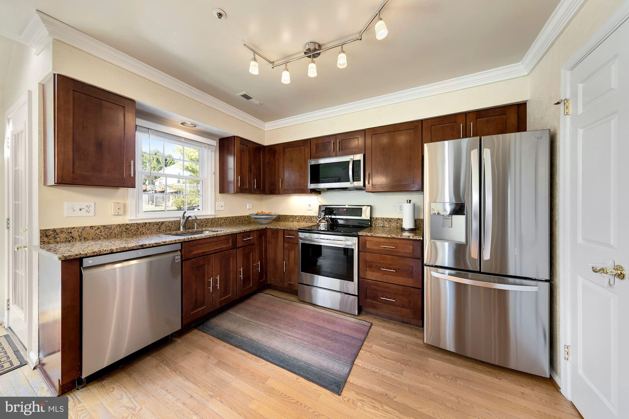 HOLLY POINTE - Residential