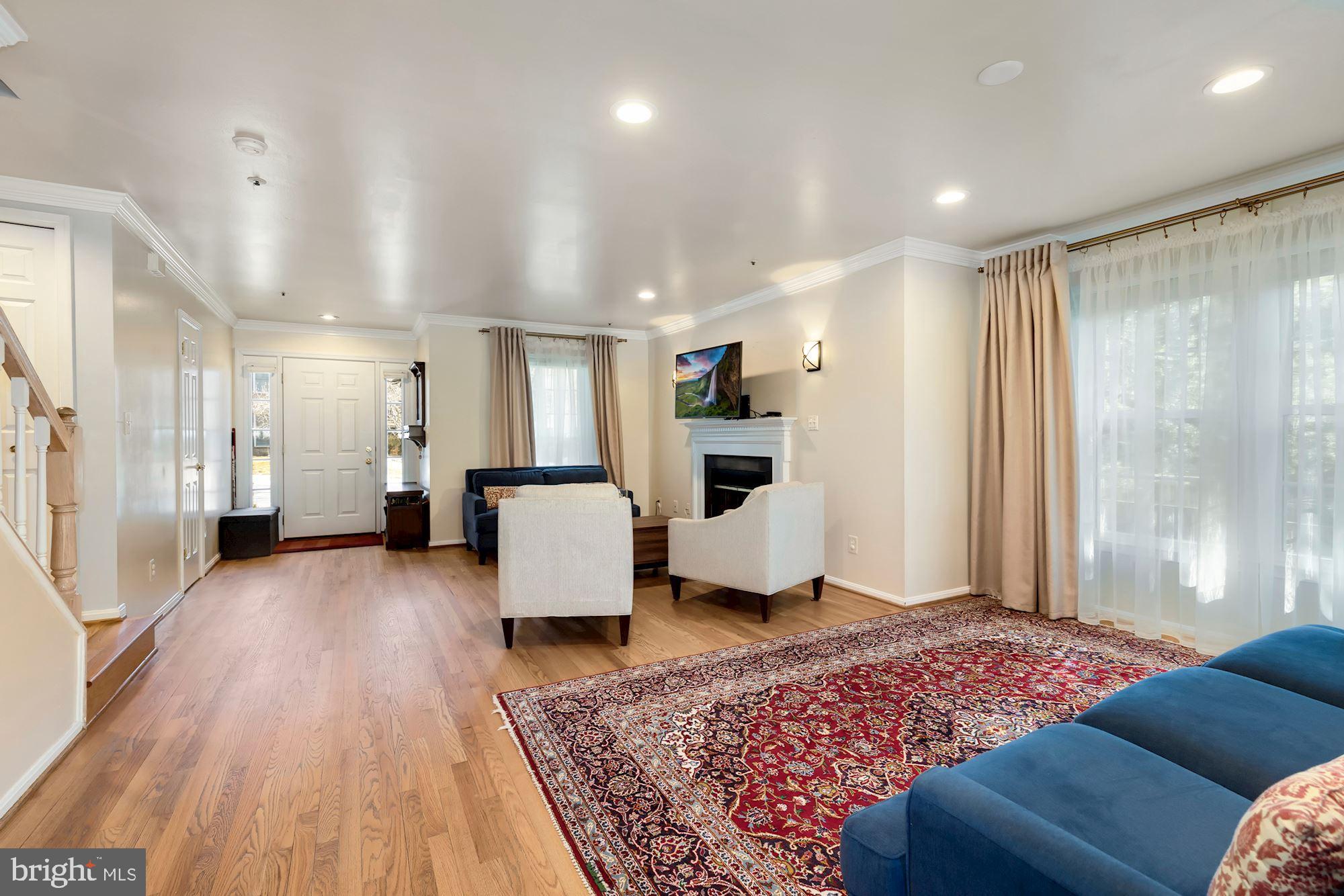 HOLLY POINTE - Residential