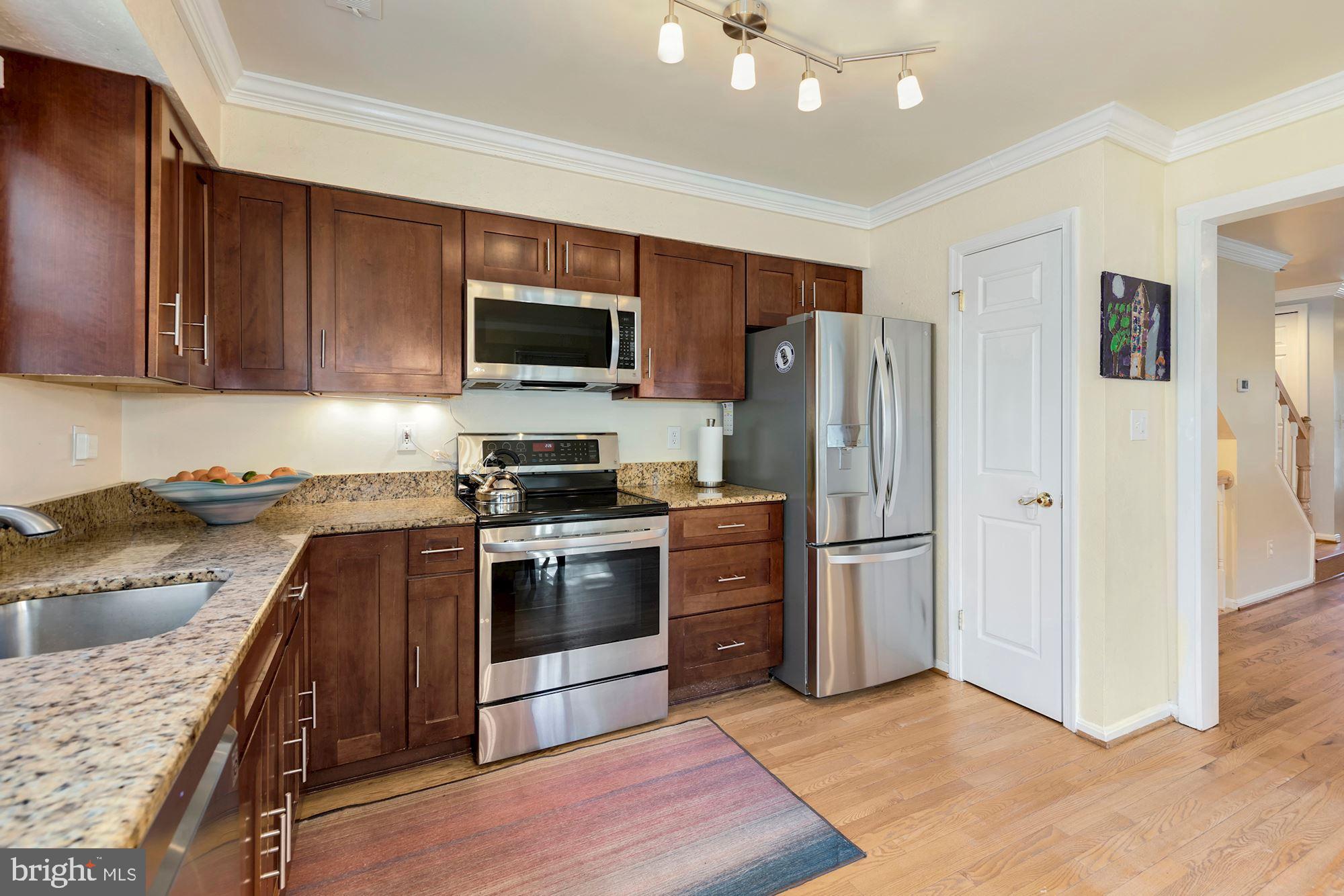 HOLLY POINTE - Residential