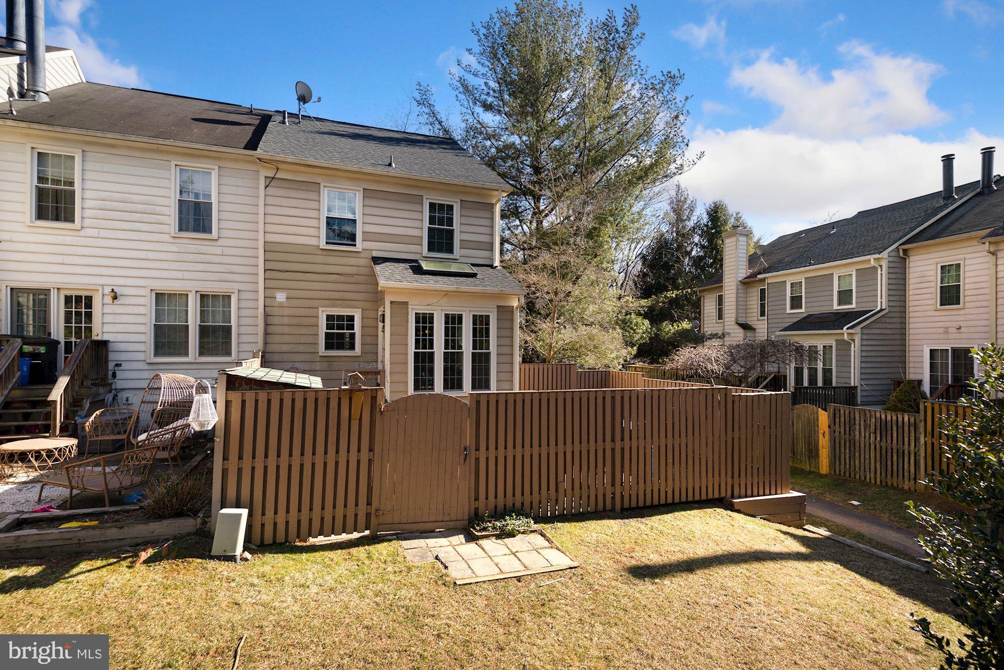 HOLLY POINTE - Residential