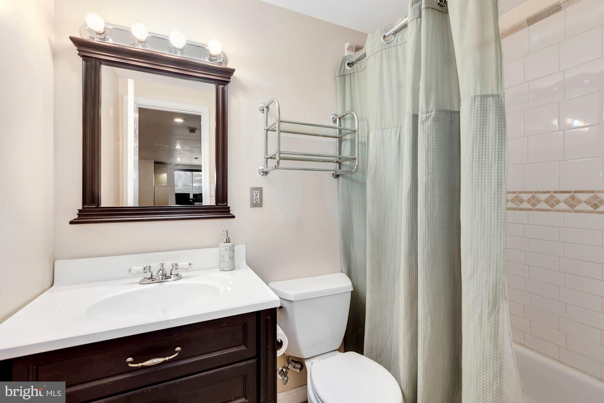 HOLLY POINTE - Residential