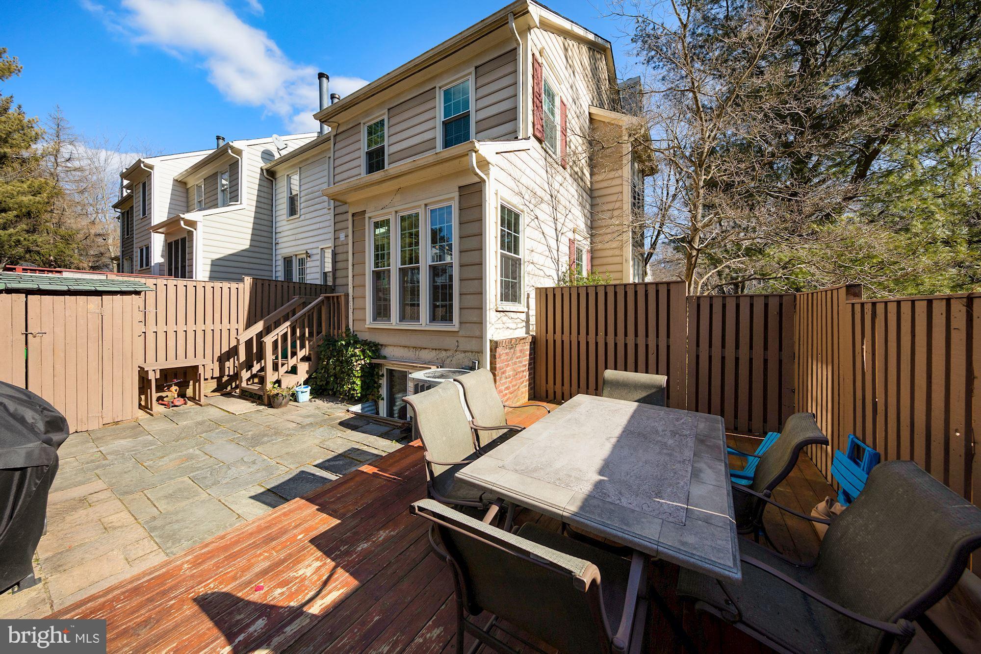 HOLLY POINTE - Residential