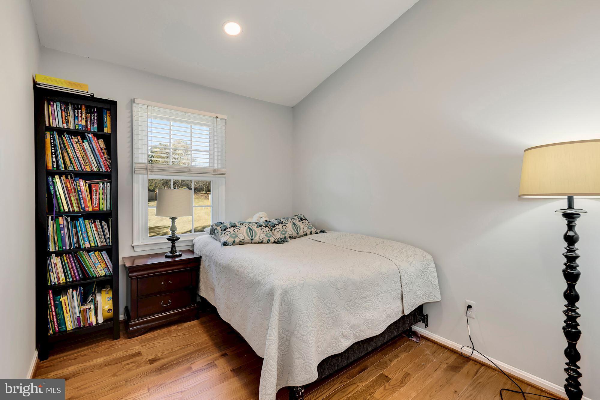 HOLLY POINTE - Residential