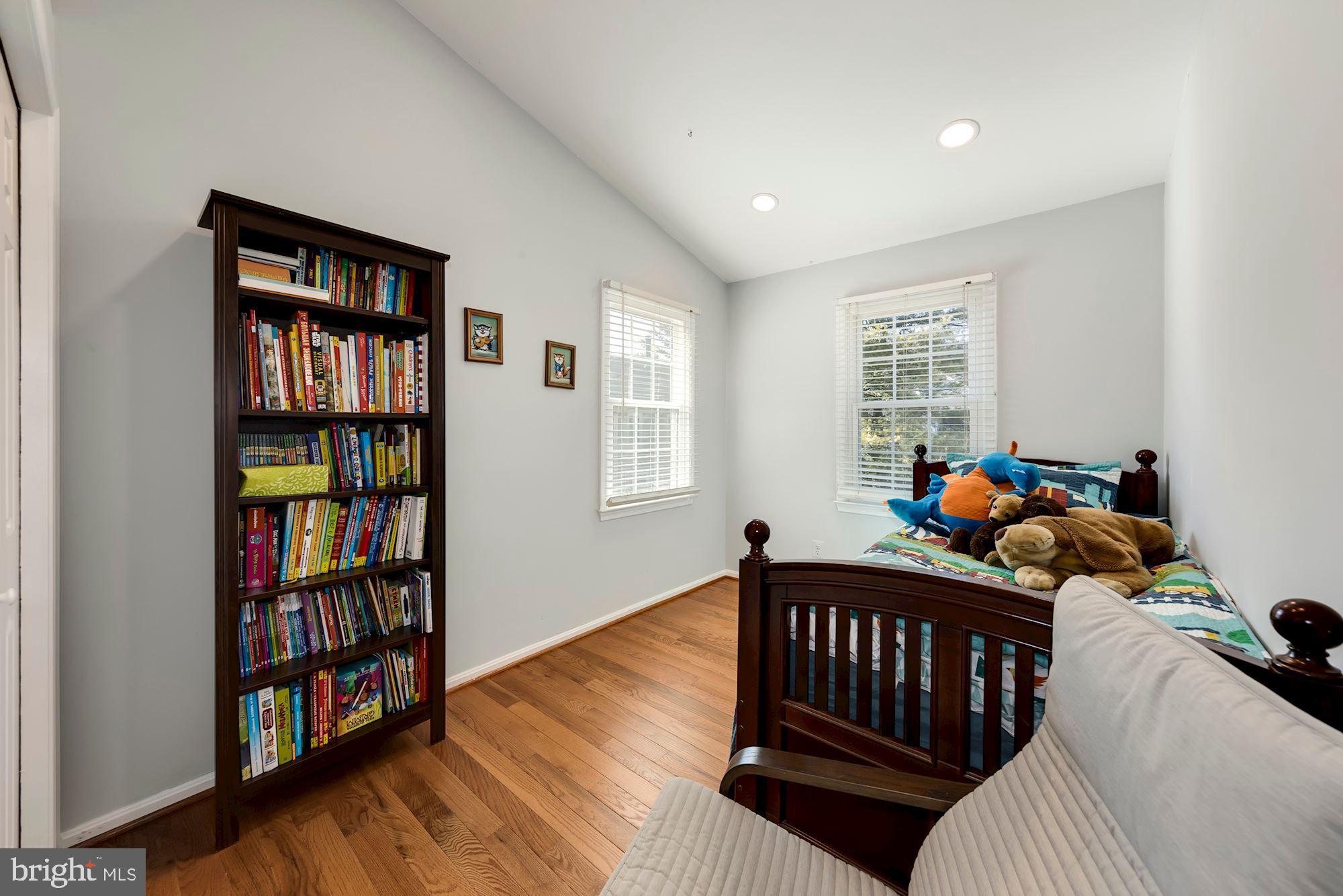 HOLLY POINTE - Residential