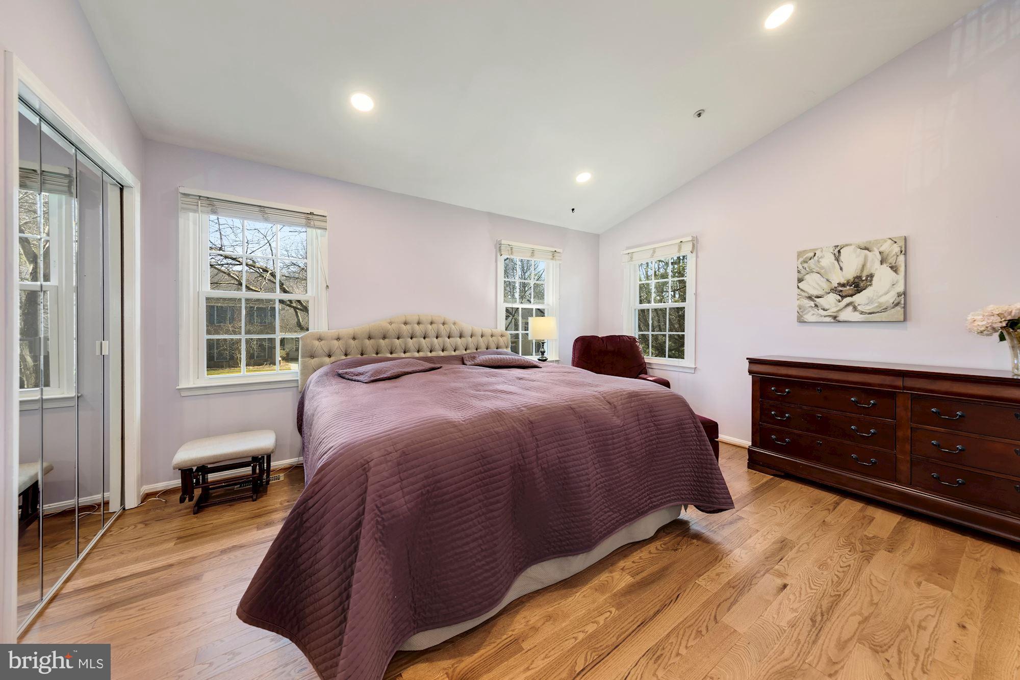 HOLLY POINTE - Residential