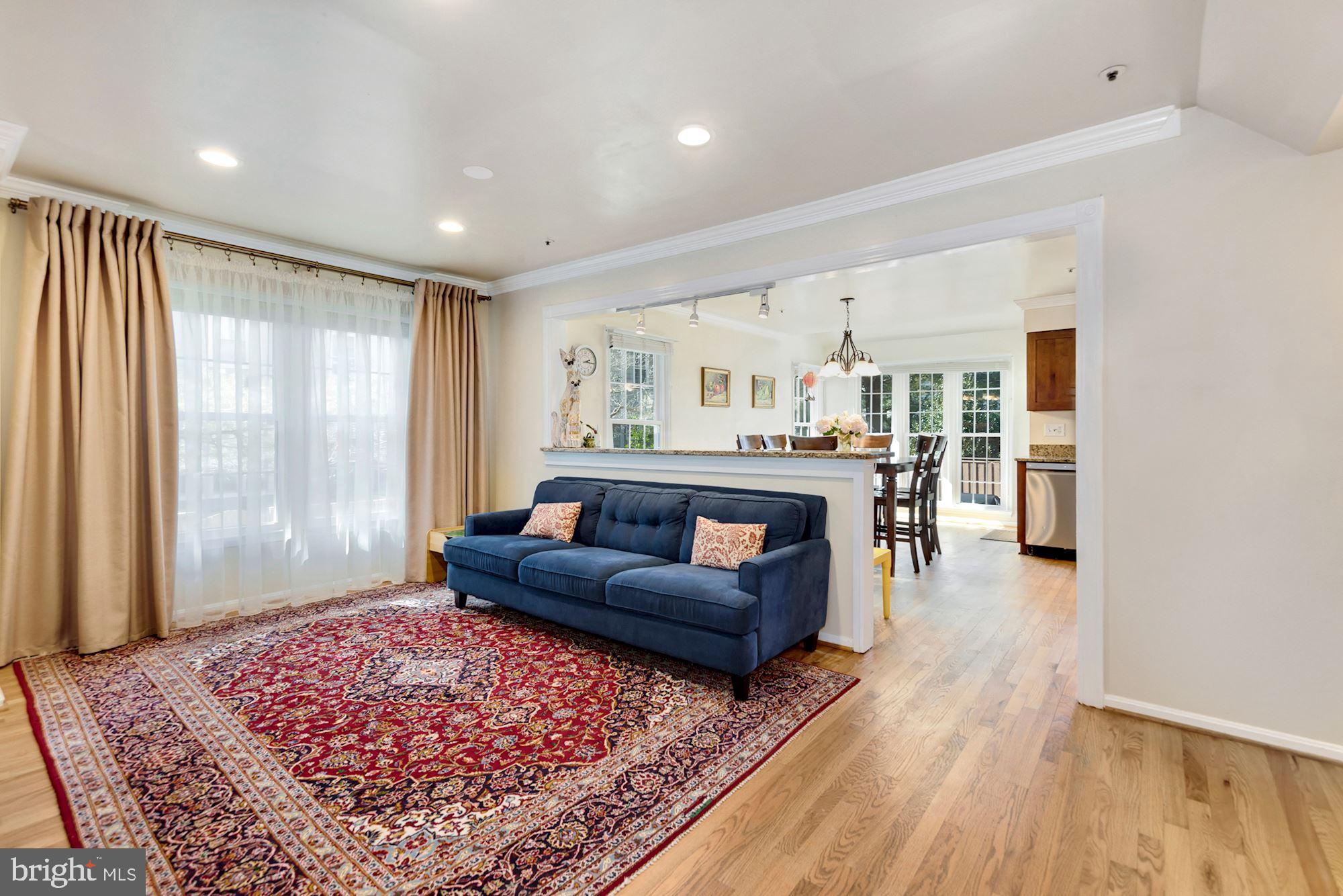 HOLLY POINTE - Residential